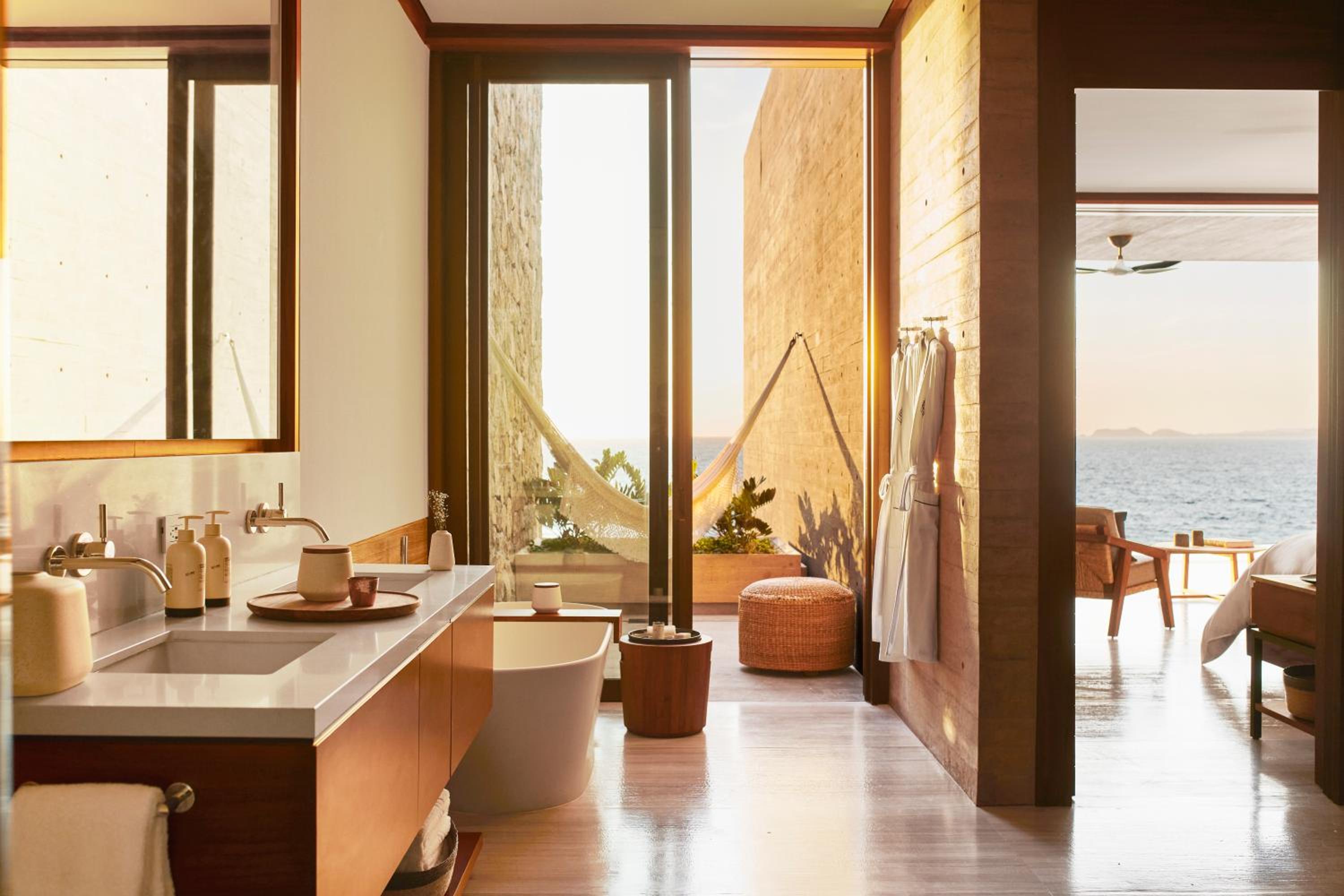 Beachfront One-Bedroom Suite with Infinity Pool photo 3