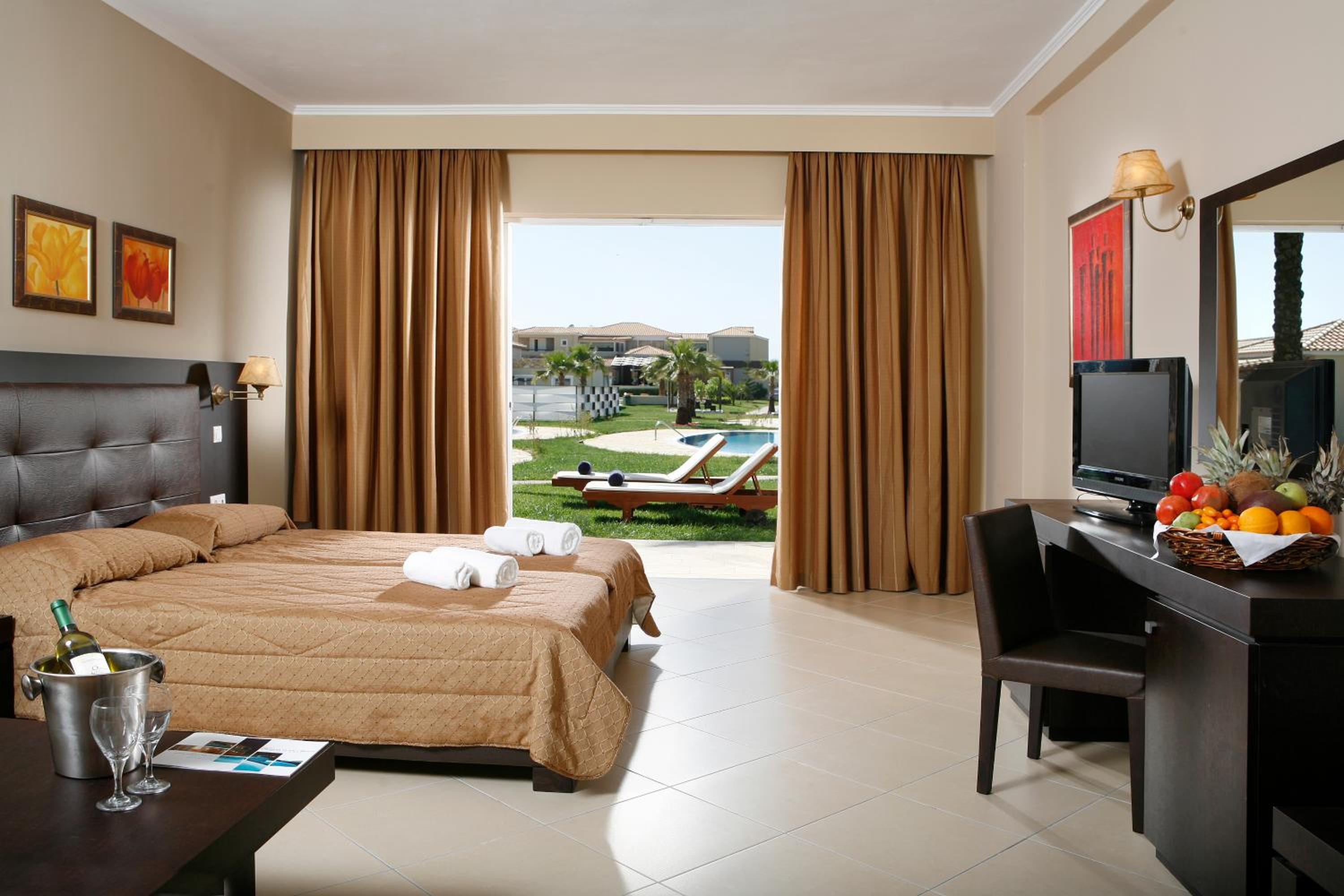 Deluxe Twin/Double Room - Main Building - Photo 1