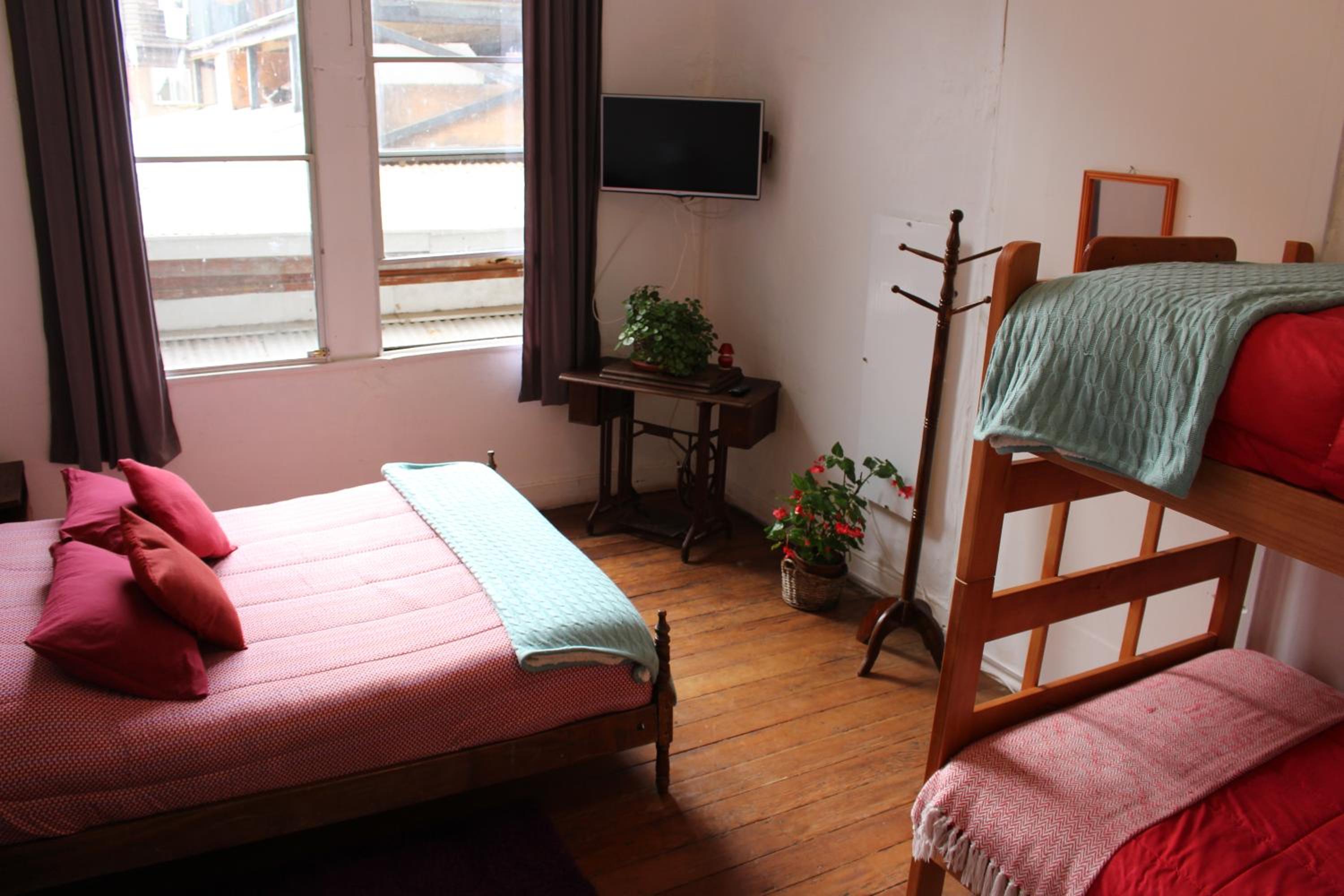 Quadruple Room with Shared Bathroom photo 3