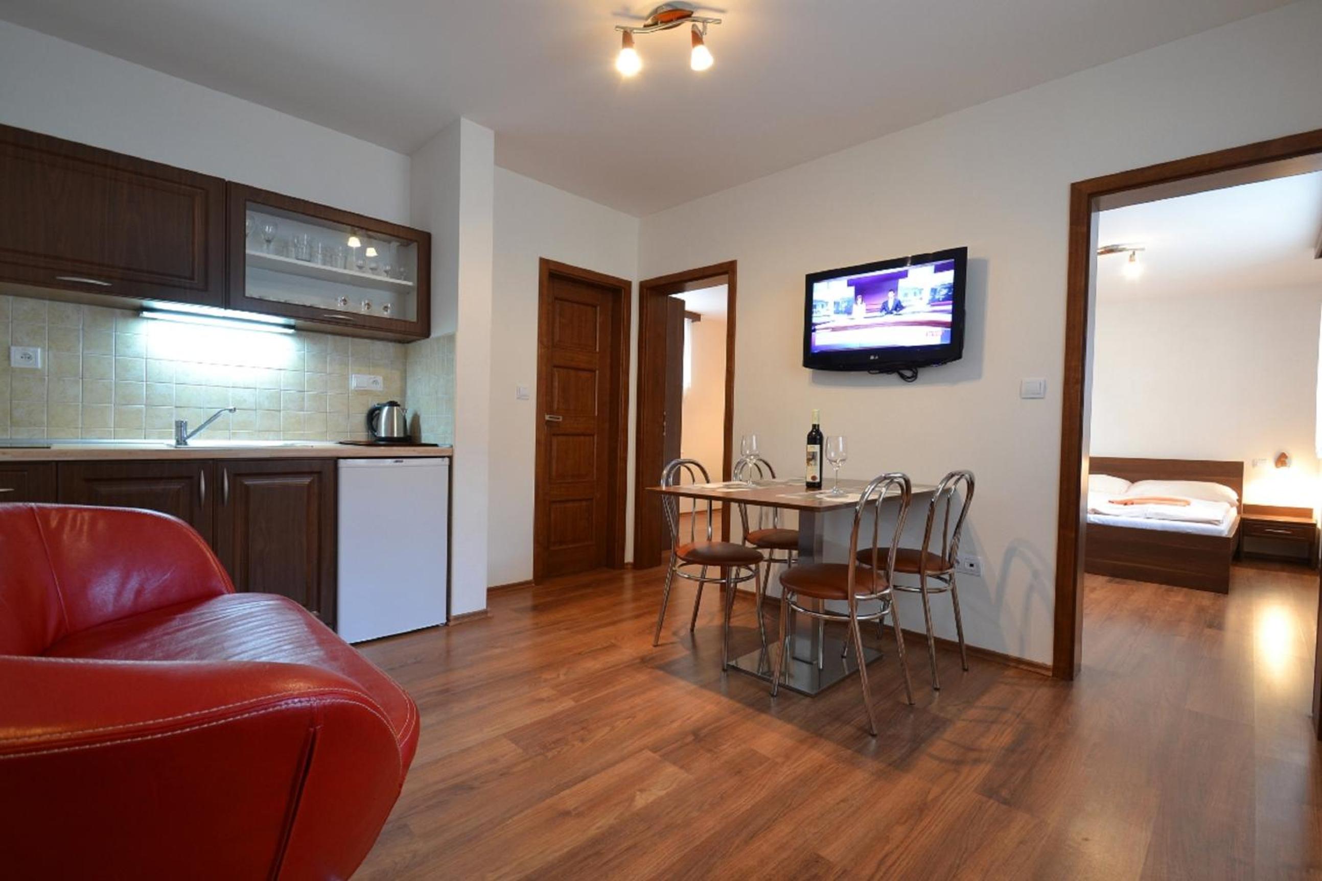 Family Studio (4Adults)