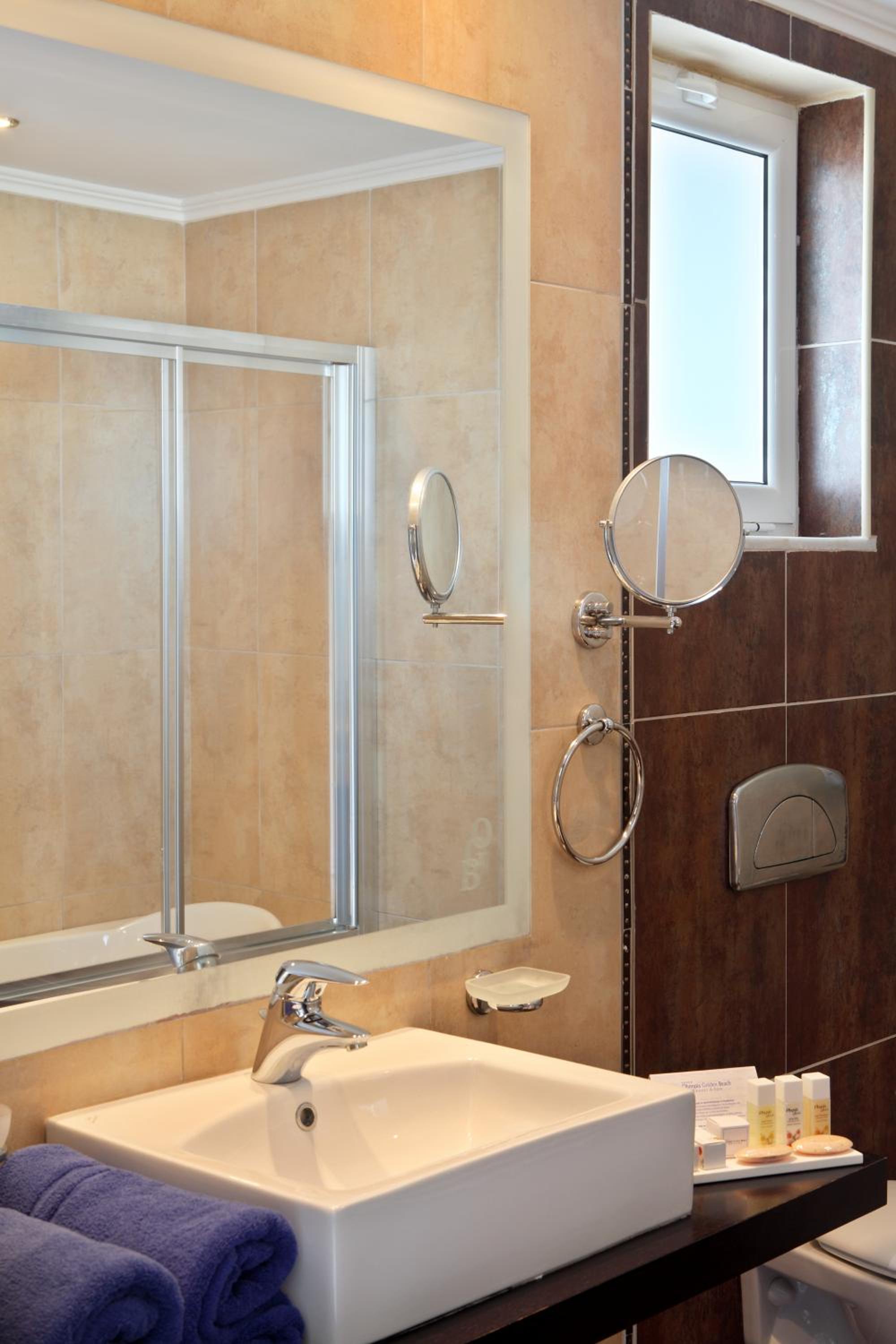 One-Bedroom Suite - Photo 2