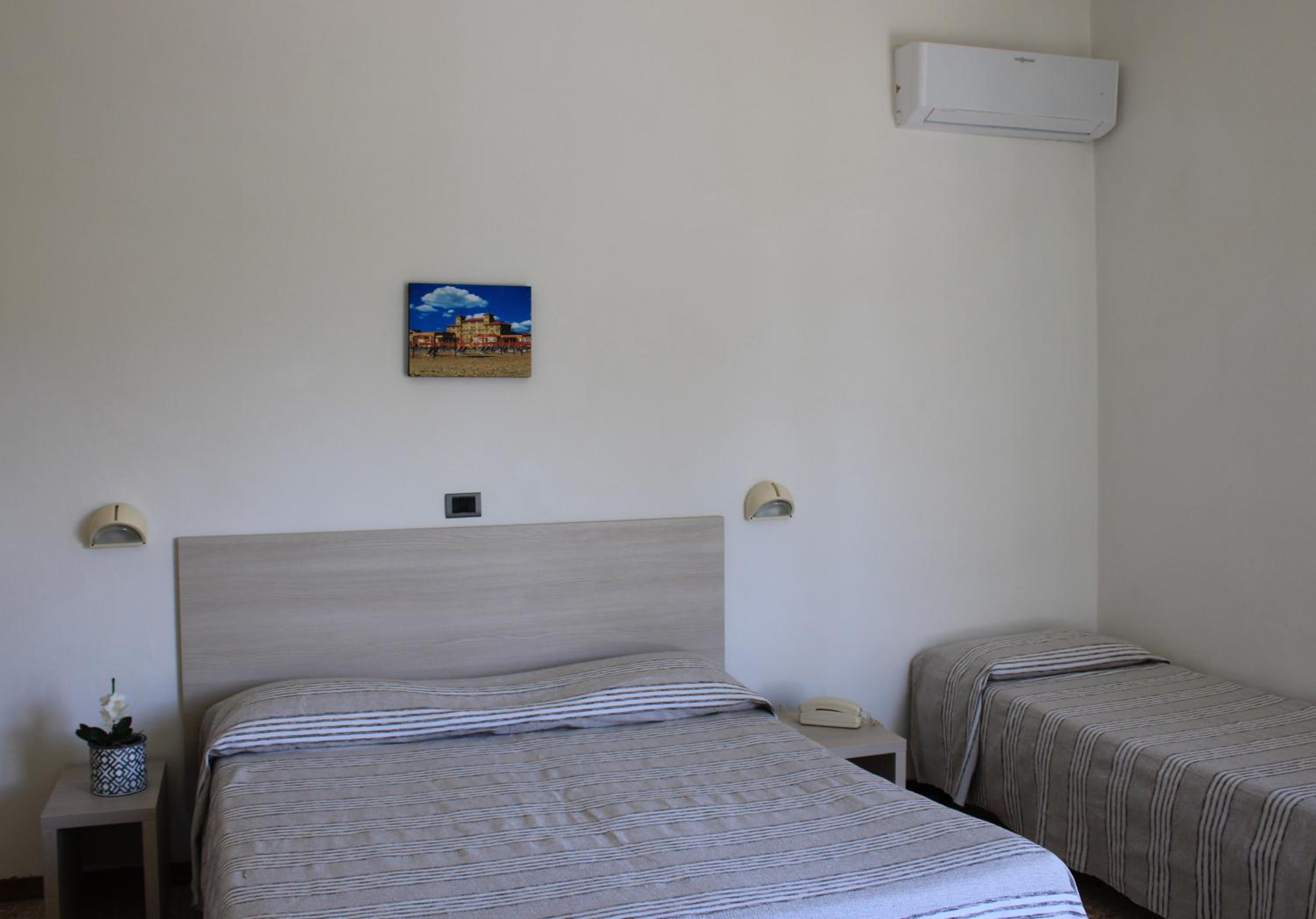 Large Double Room photo 3