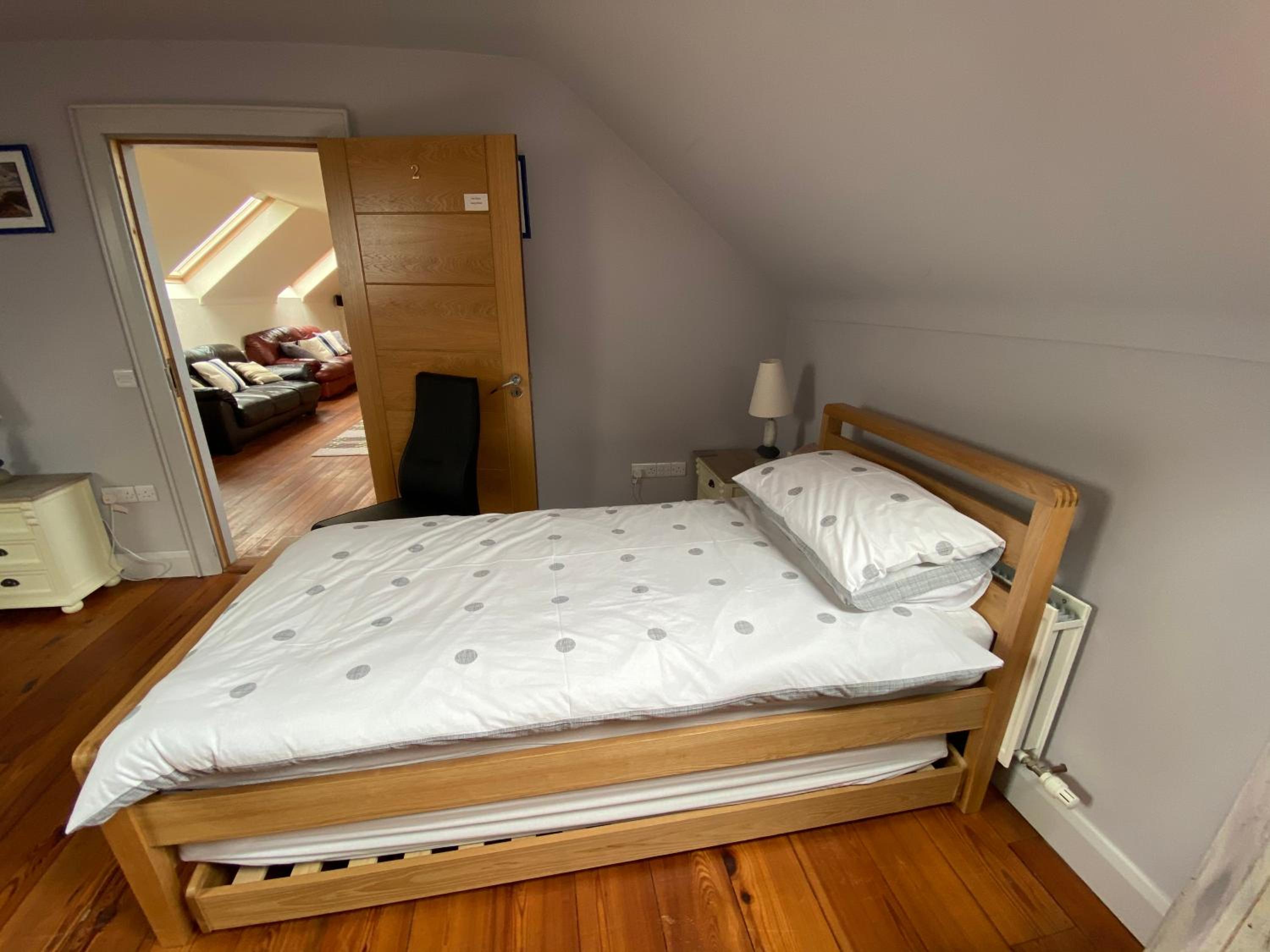 Large Twin Room photo 2