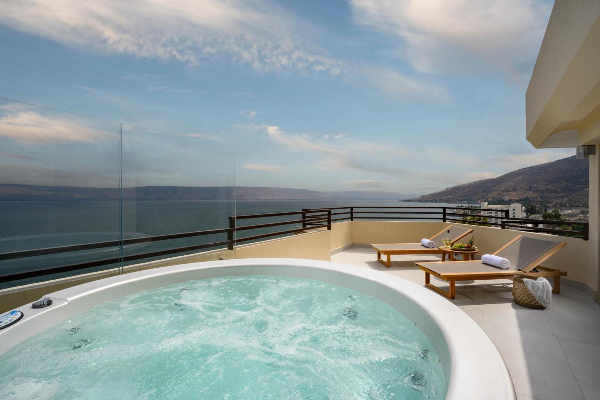 Executive Jacuzzi - Photo 1