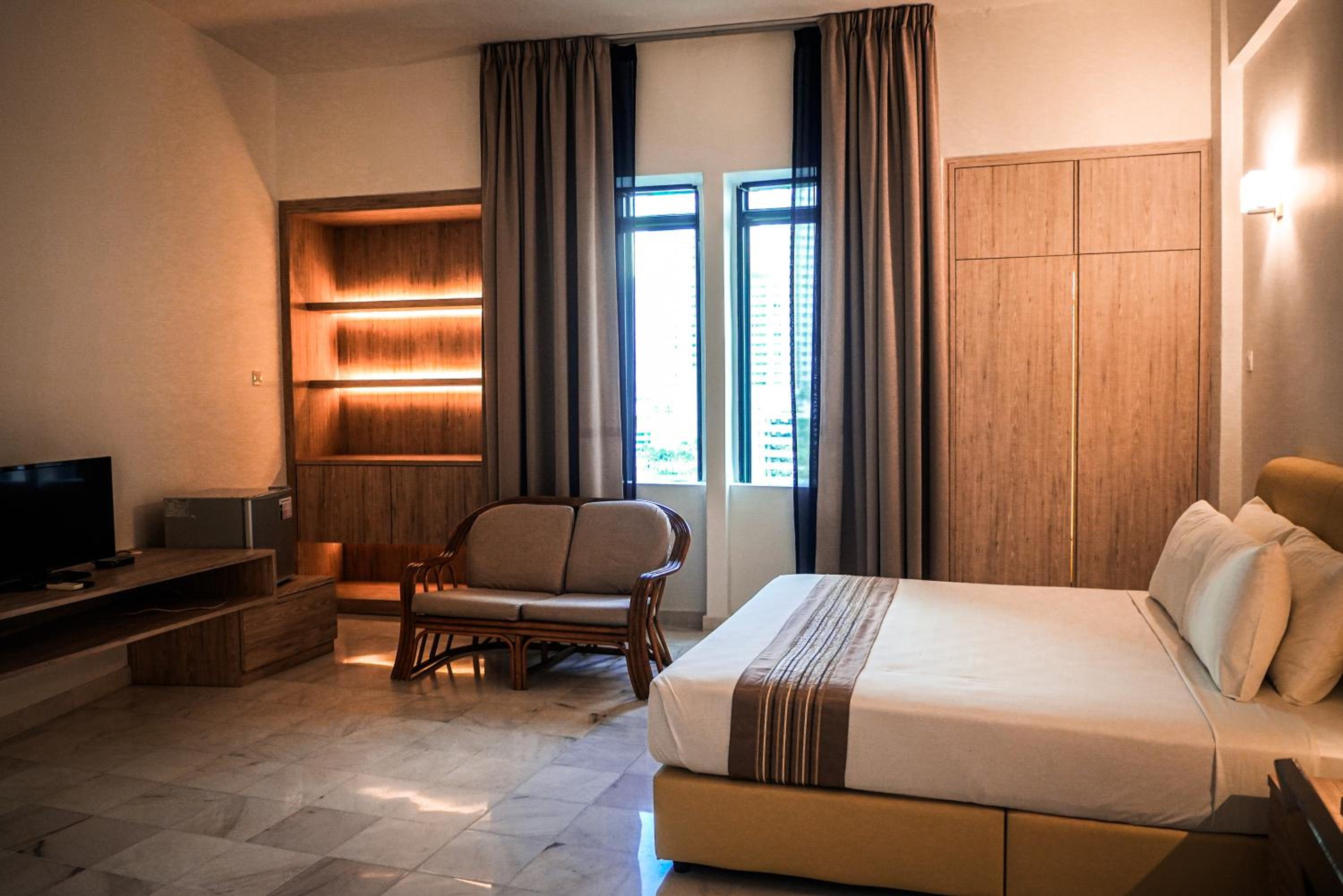 Deluxe Double Room (2 Adults + 1 Child)