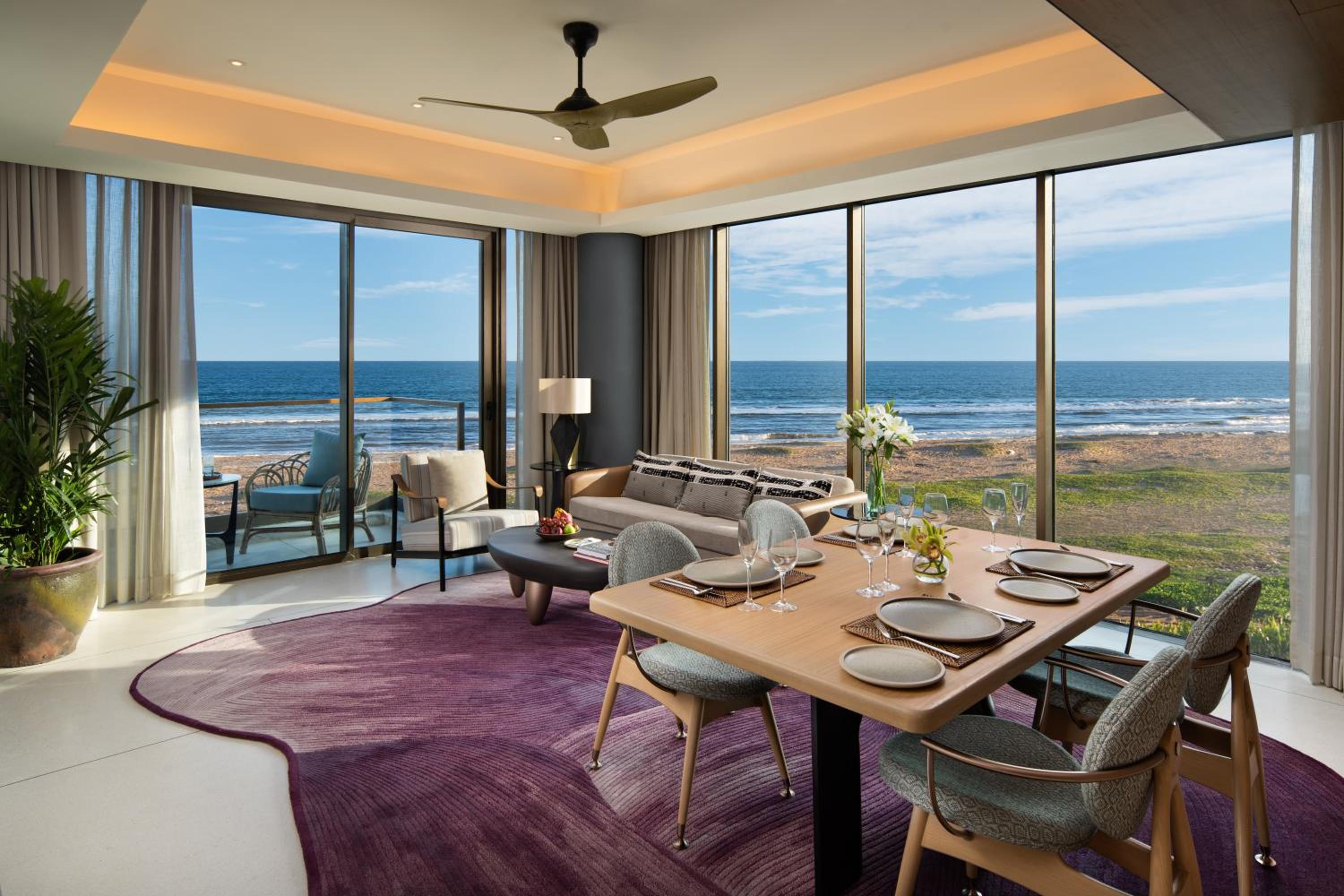 Executive Suite Sea View King Bed with Balcony photo 2