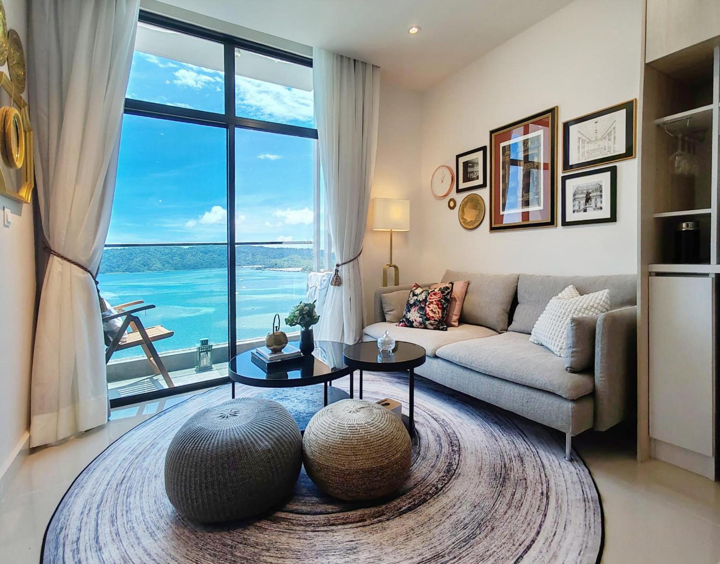 One-Bedroom Apartment with Balcony and Sea View photo 2