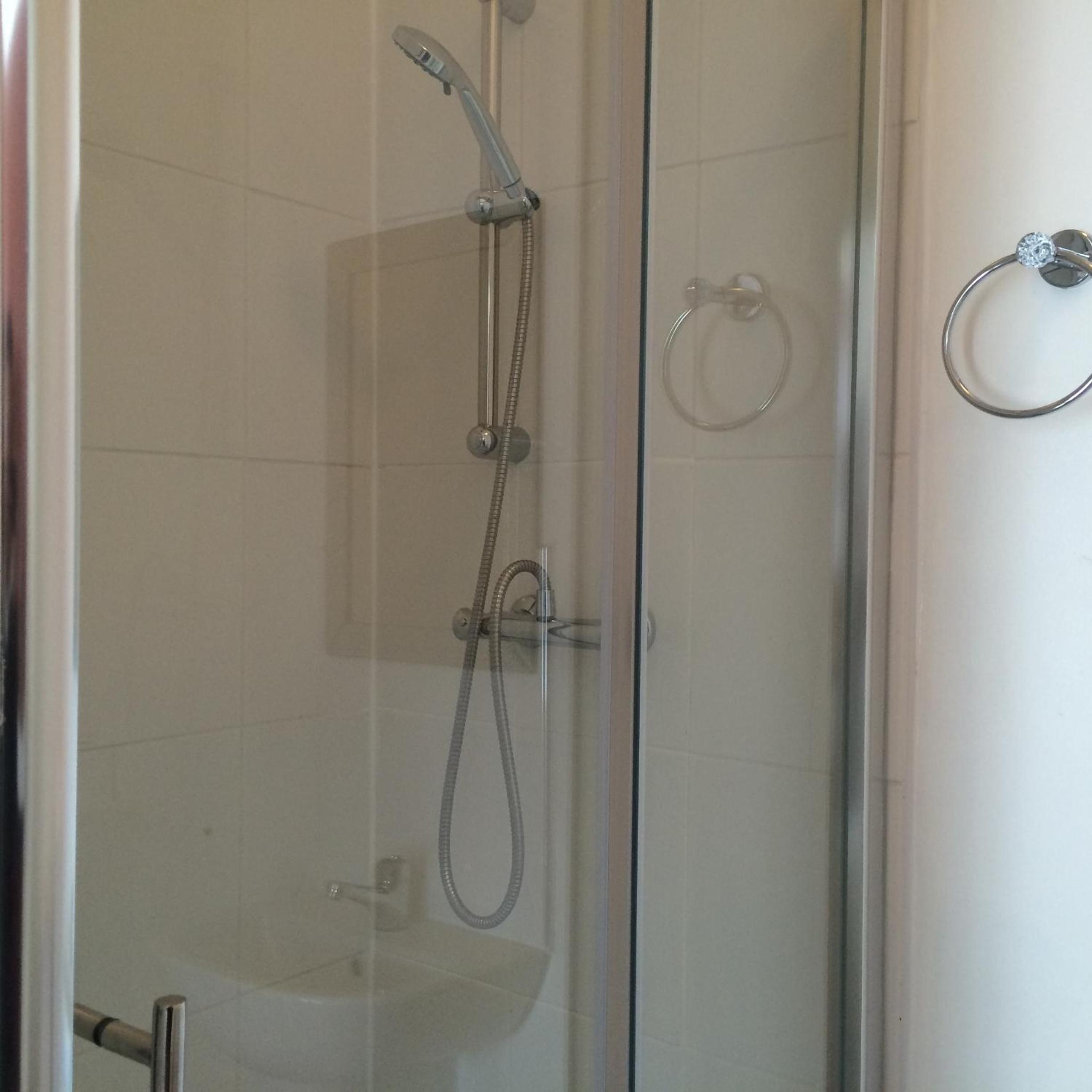 Single Room with Private Bathroom photo 2