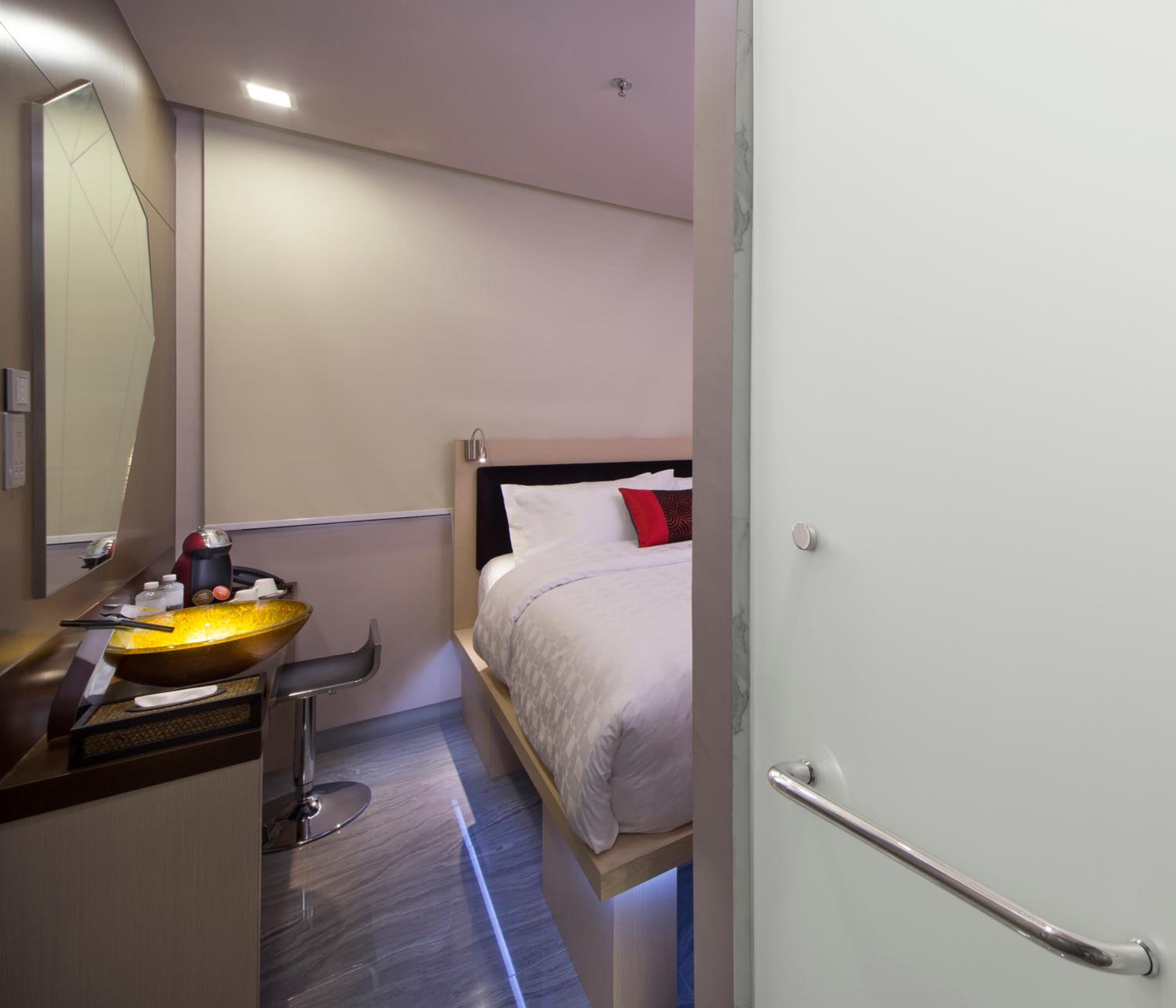 Deluxe Queen Room photo 2