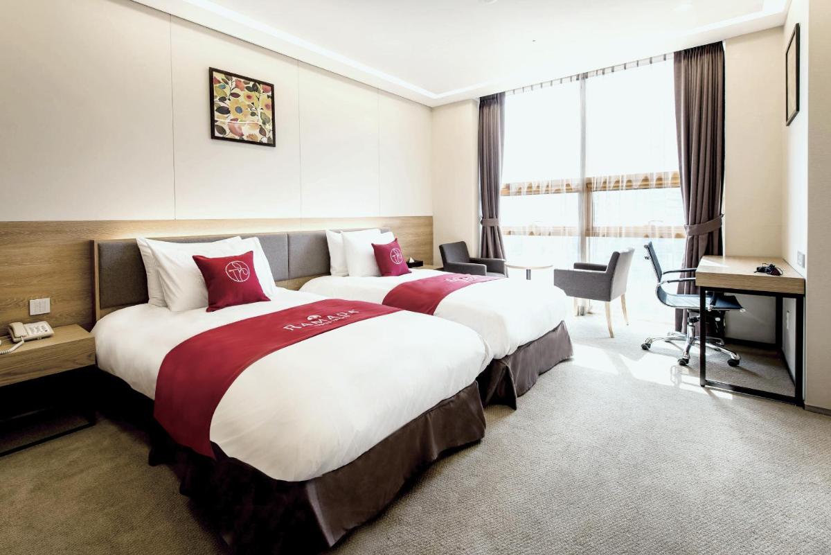 Deluxe Twin Room photo 2