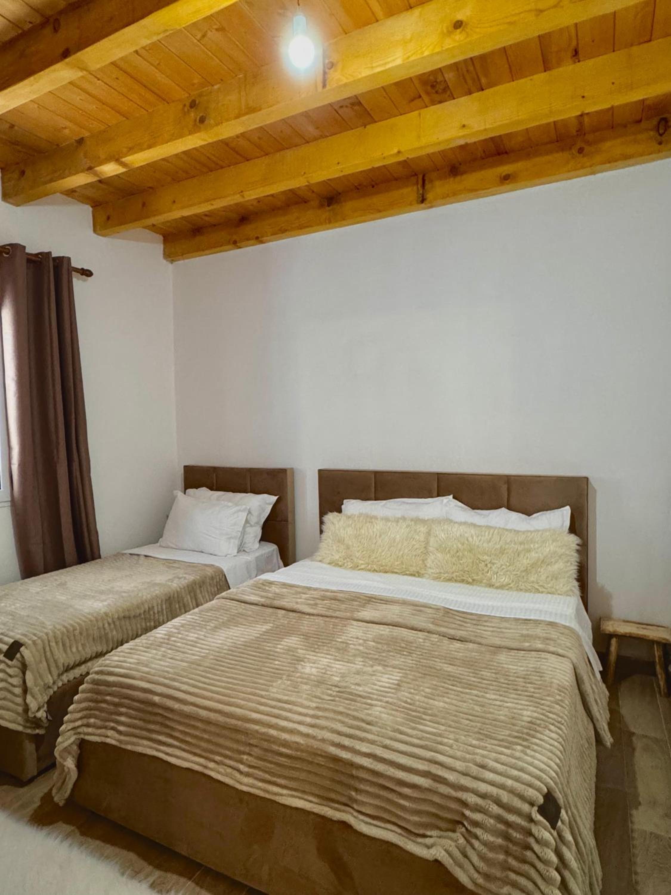 Economy Triple Room photo 2