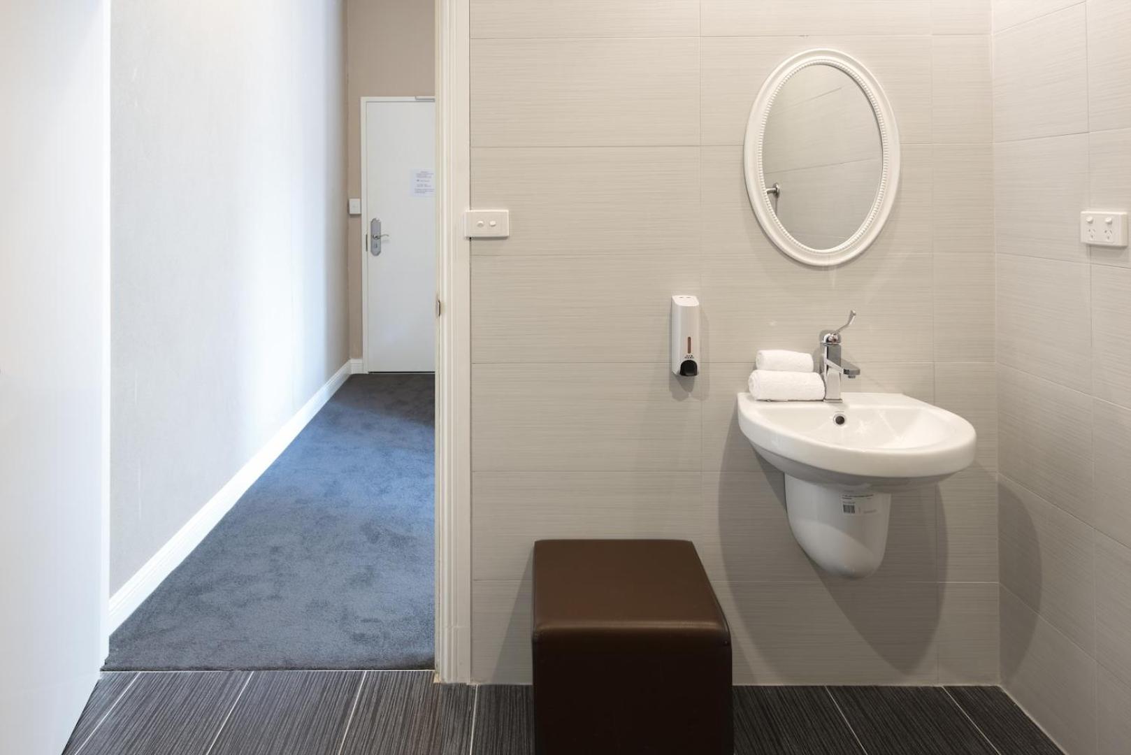 King Room - Disability Access - Photo 4