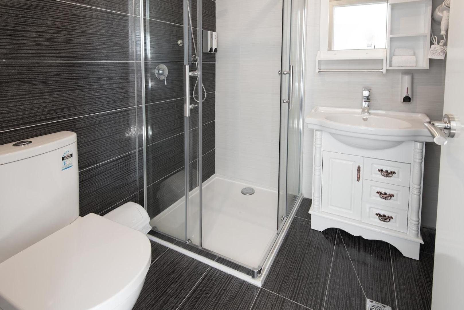 Double Room - Photo 4