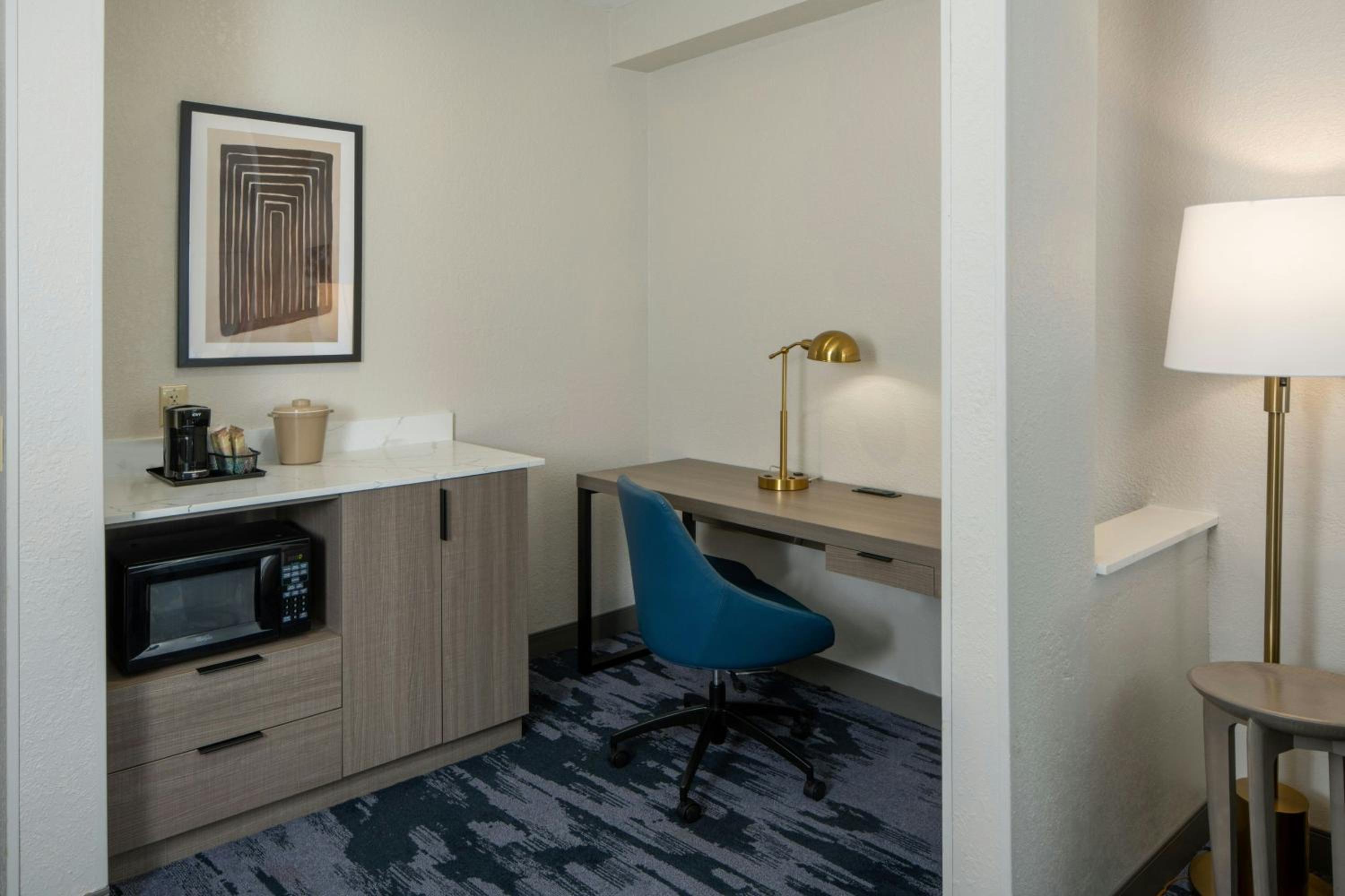 One-Bedroom Queen Suite with Two Queen Beds and Sofa Bed - Photo 2