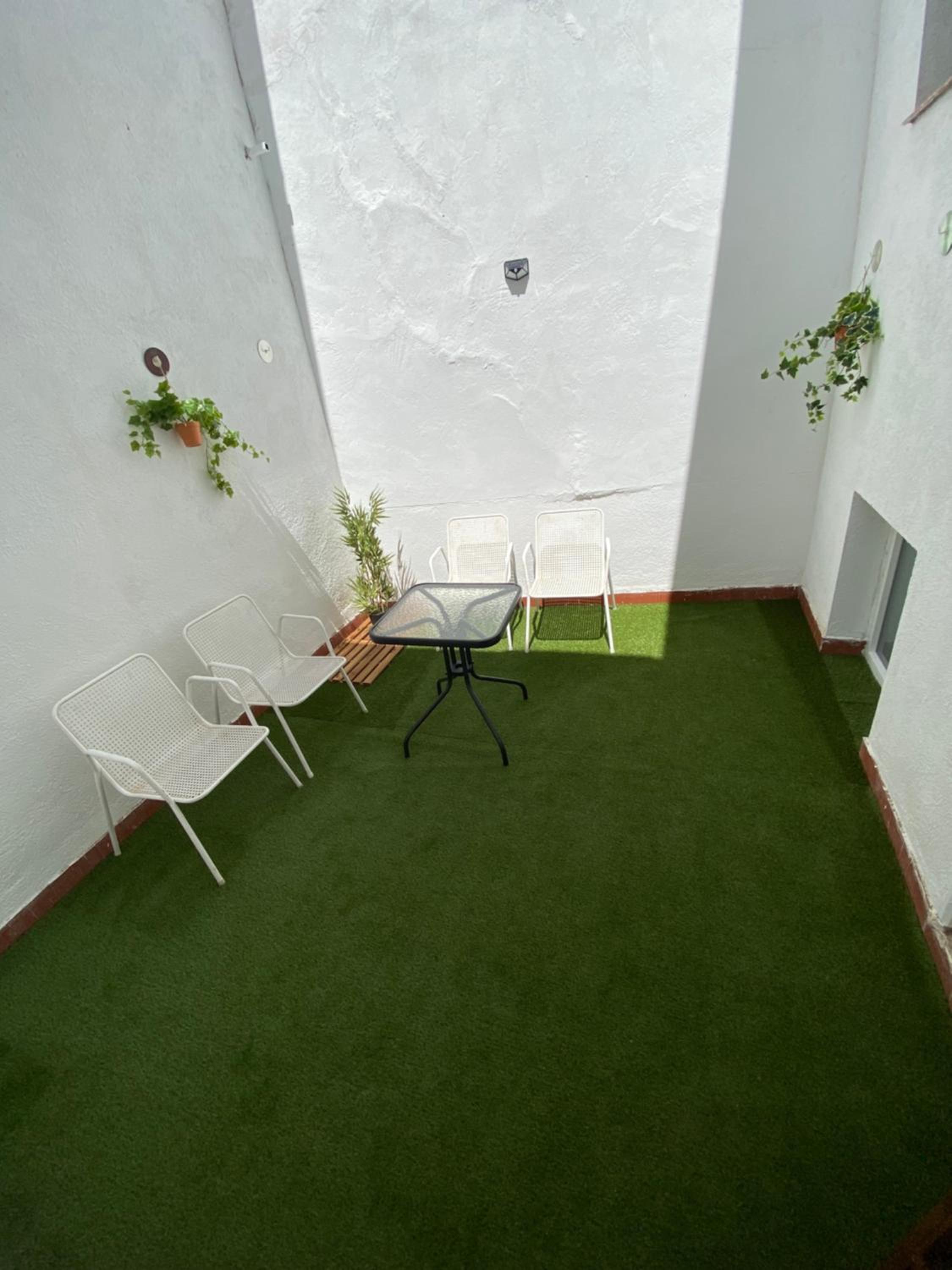 Four-Bedroom Apartment with Balcony