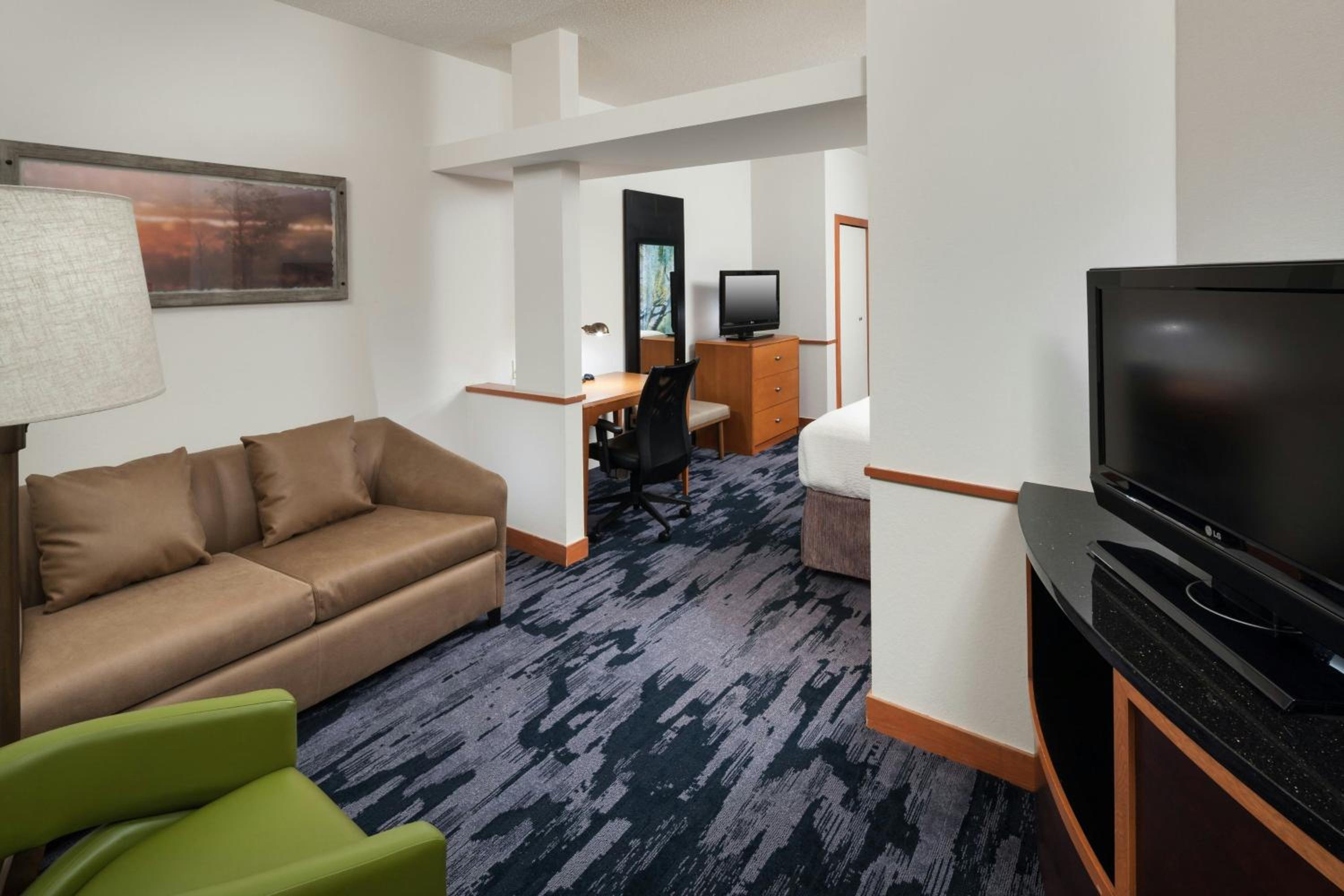 King Suite with Sofa Bed - Hearing Accessible