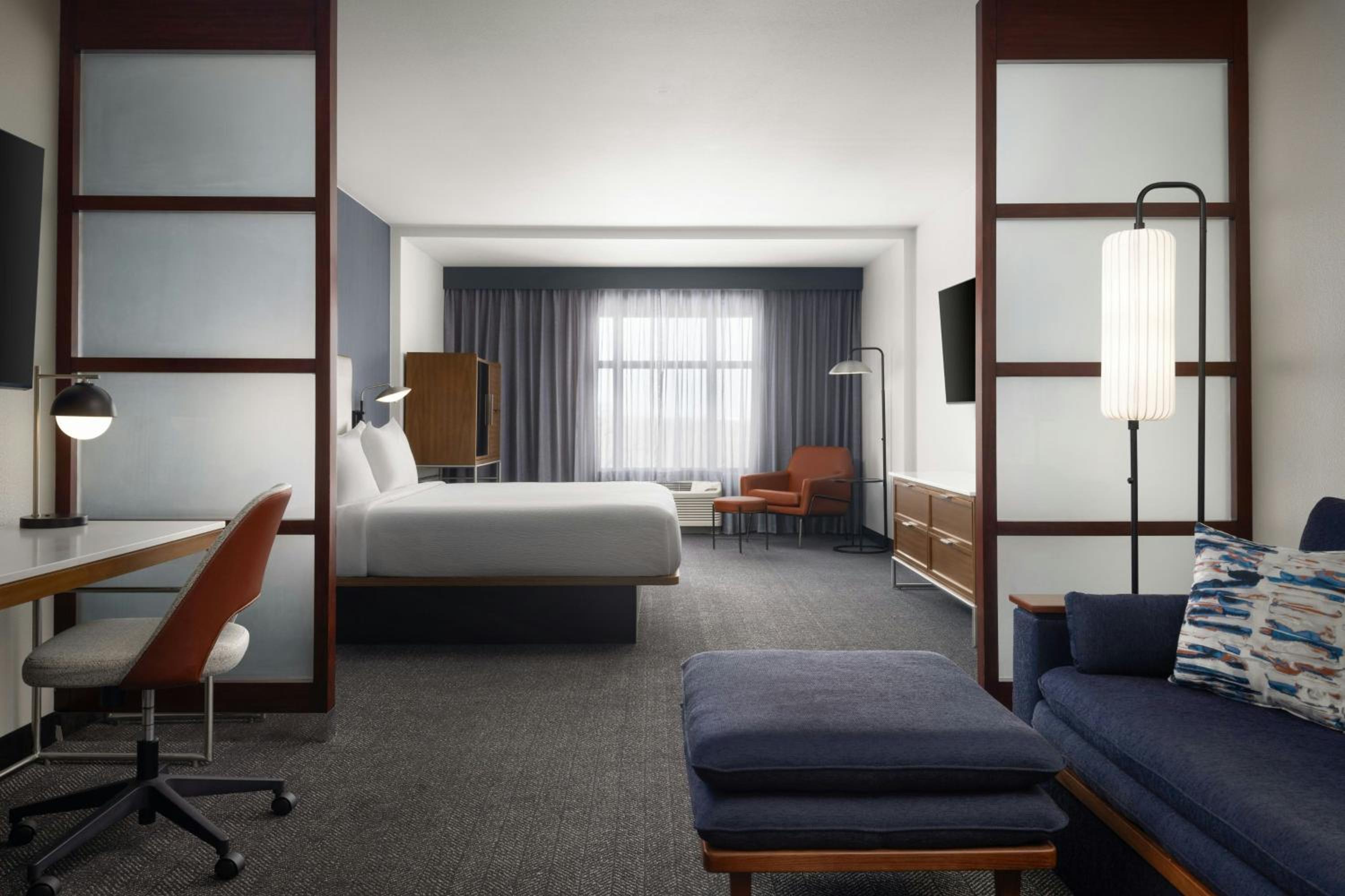Larger King Room - Hearing Accessible photo 1
