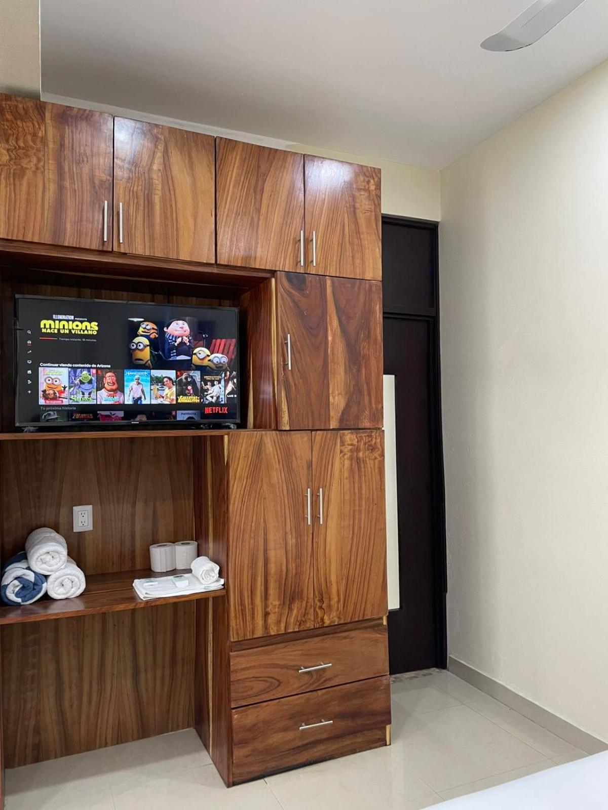 Deluxe Queen Suite photo 3
