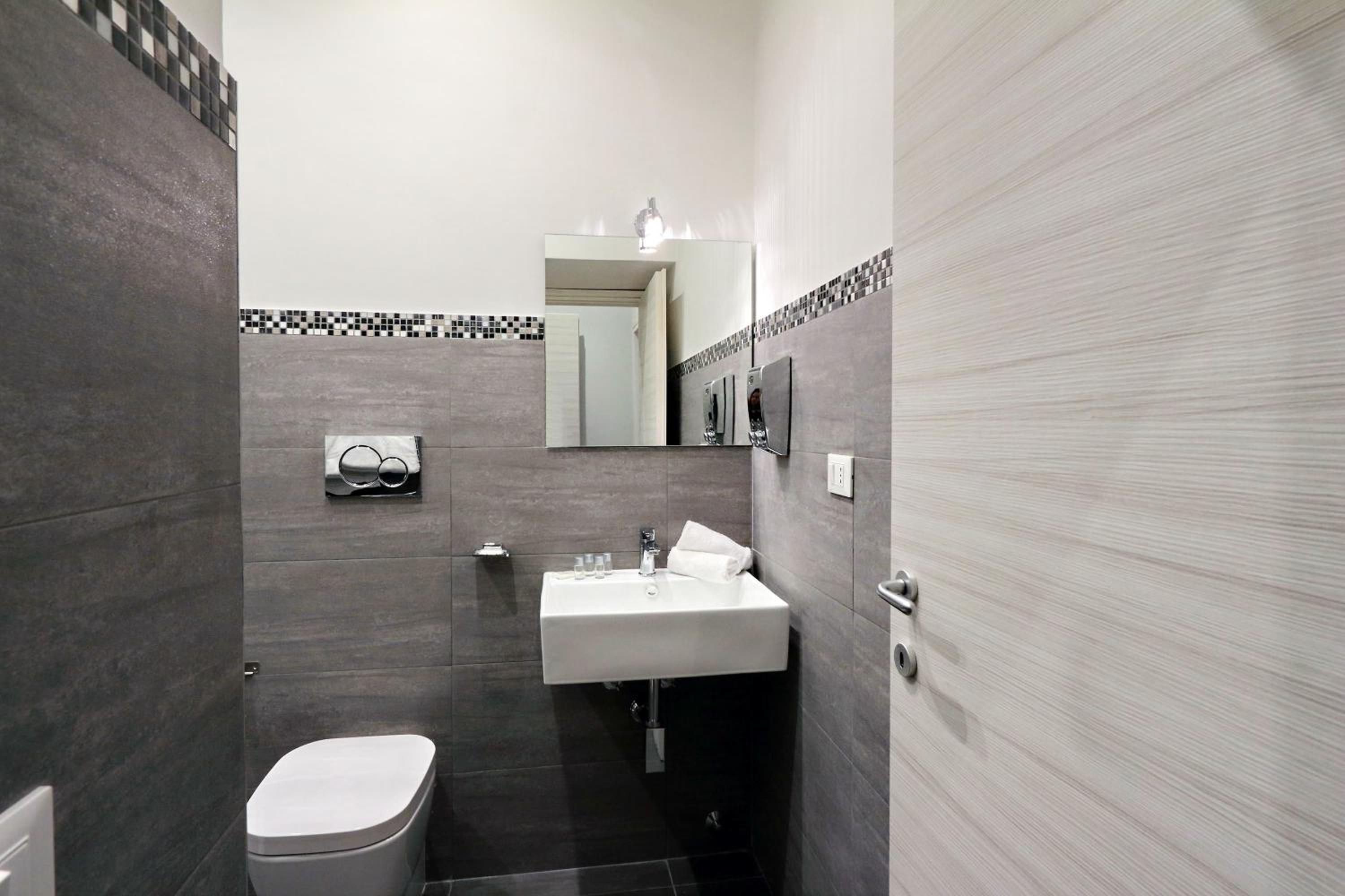 Deluxe Quadruple Room with Private Bathroom photo 3