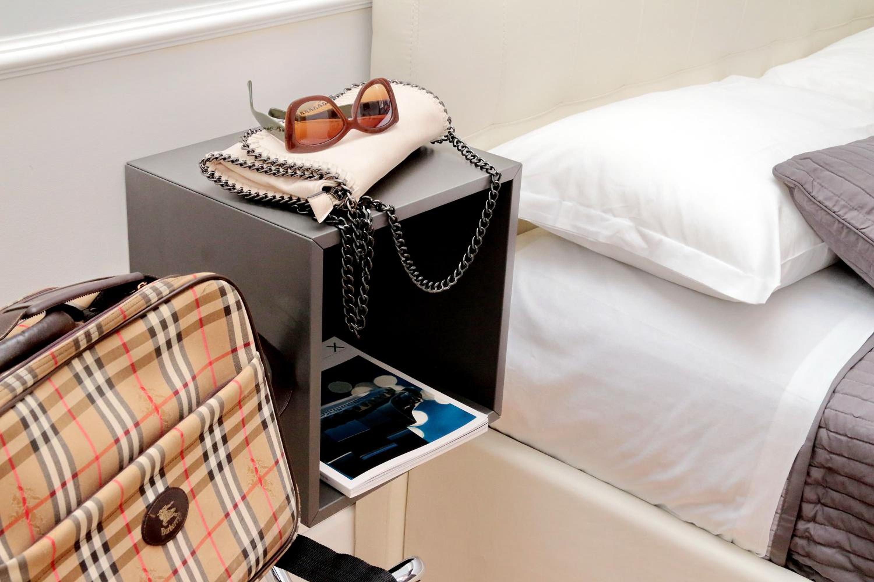 Deluxe Double Room with Private Bathroom photo 3