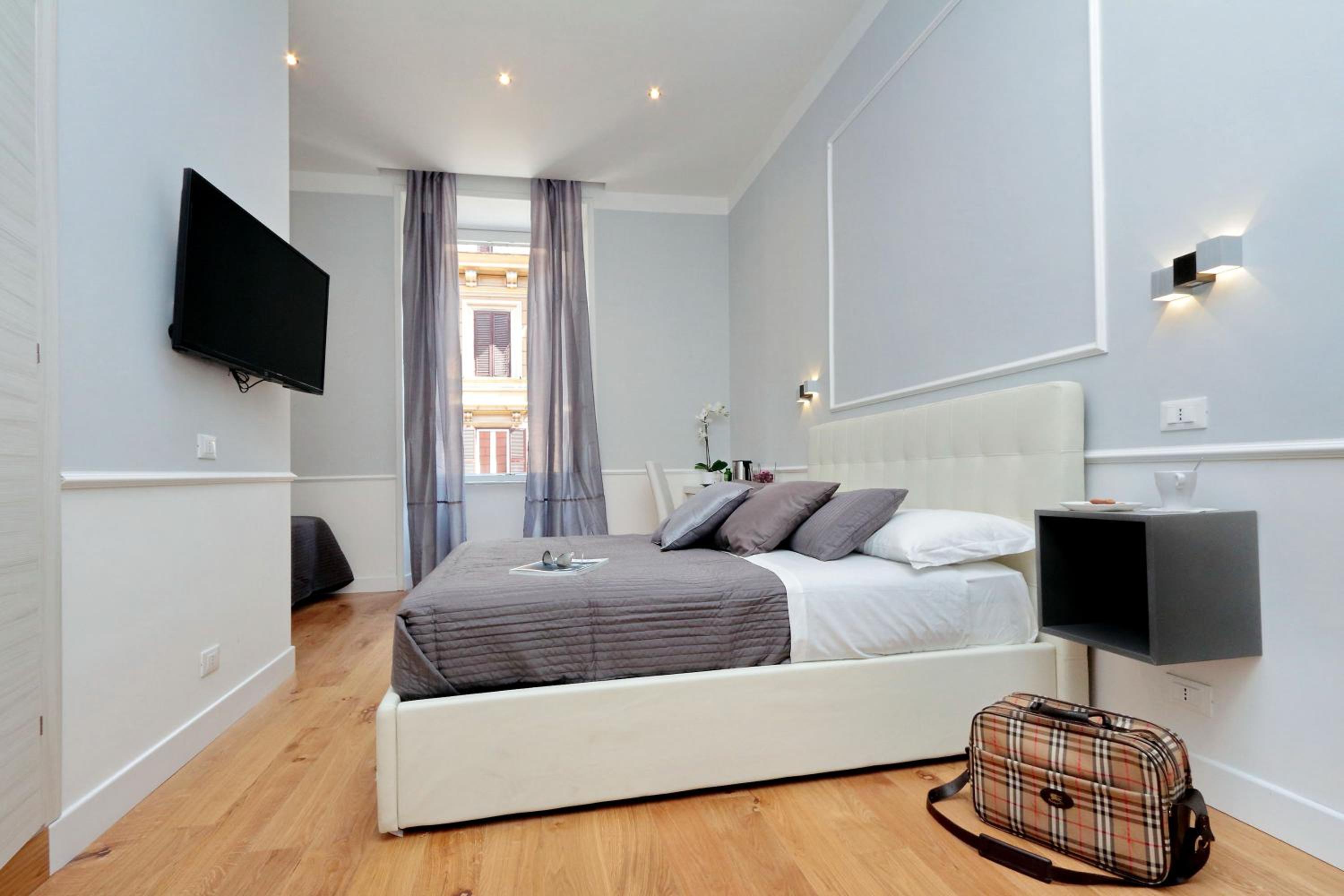 Deluxe Triple Room with Private Bathroom