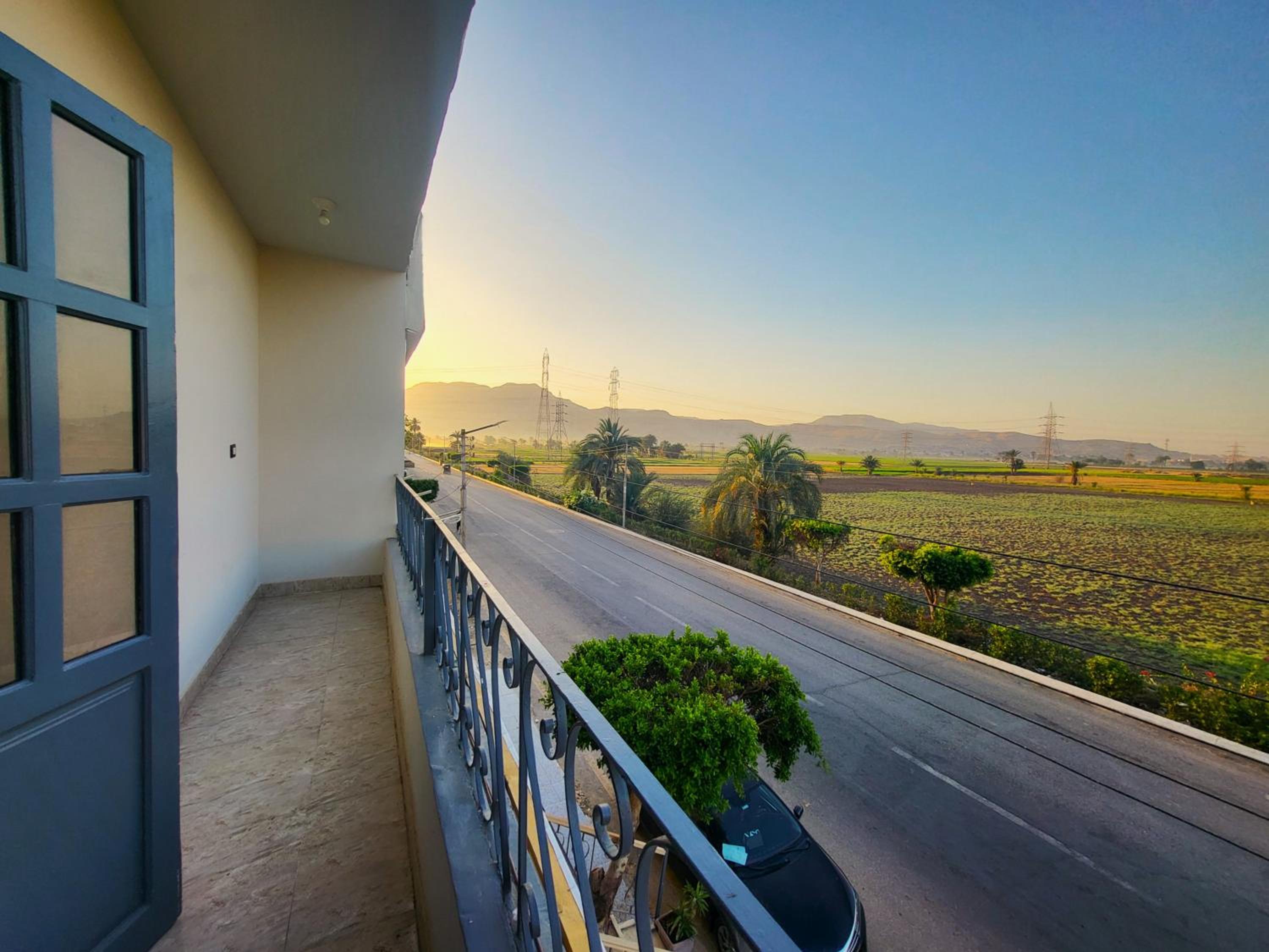 King Room with Mountain View photo 2