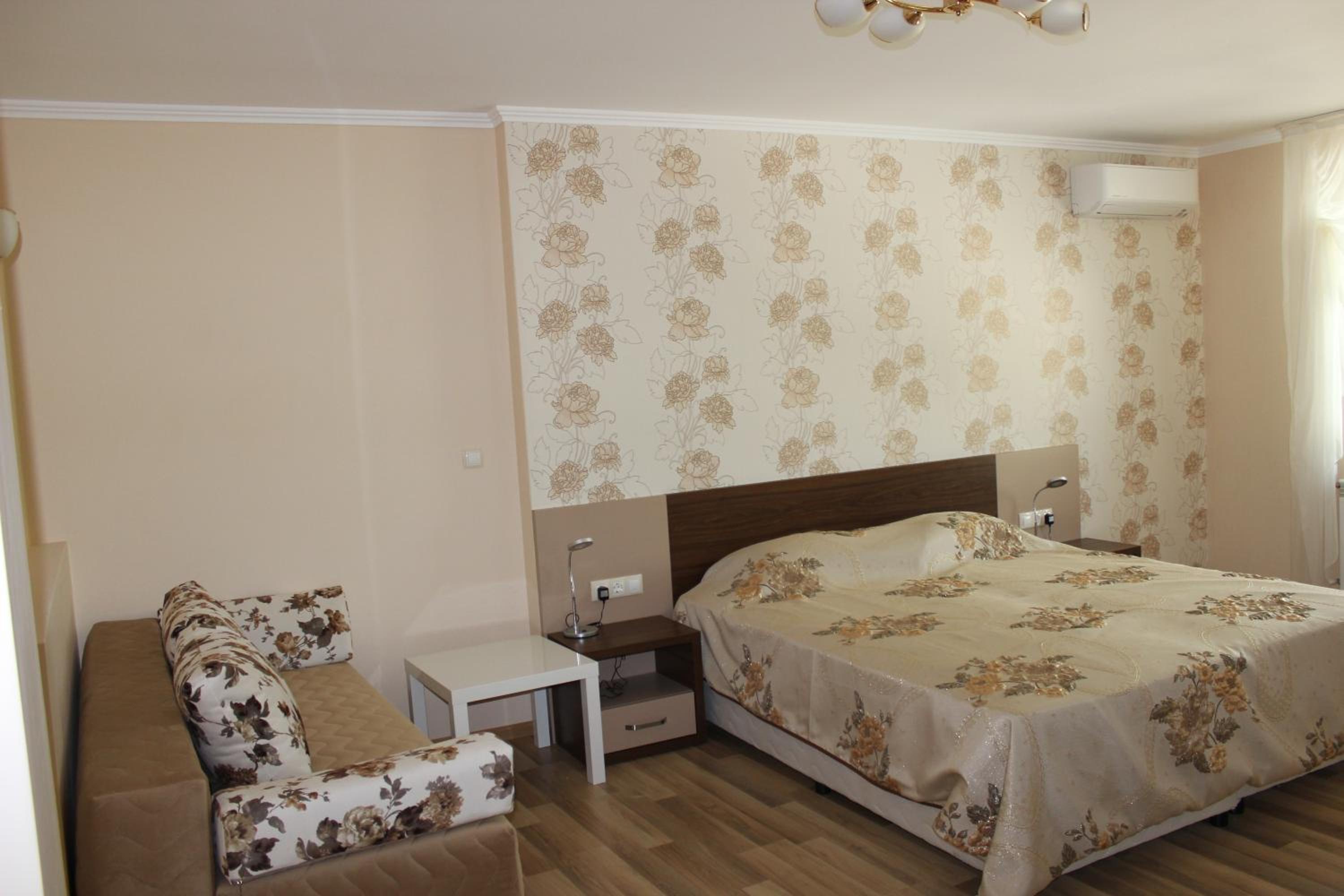 Deluxe Double Room with Balcony - Photo 2