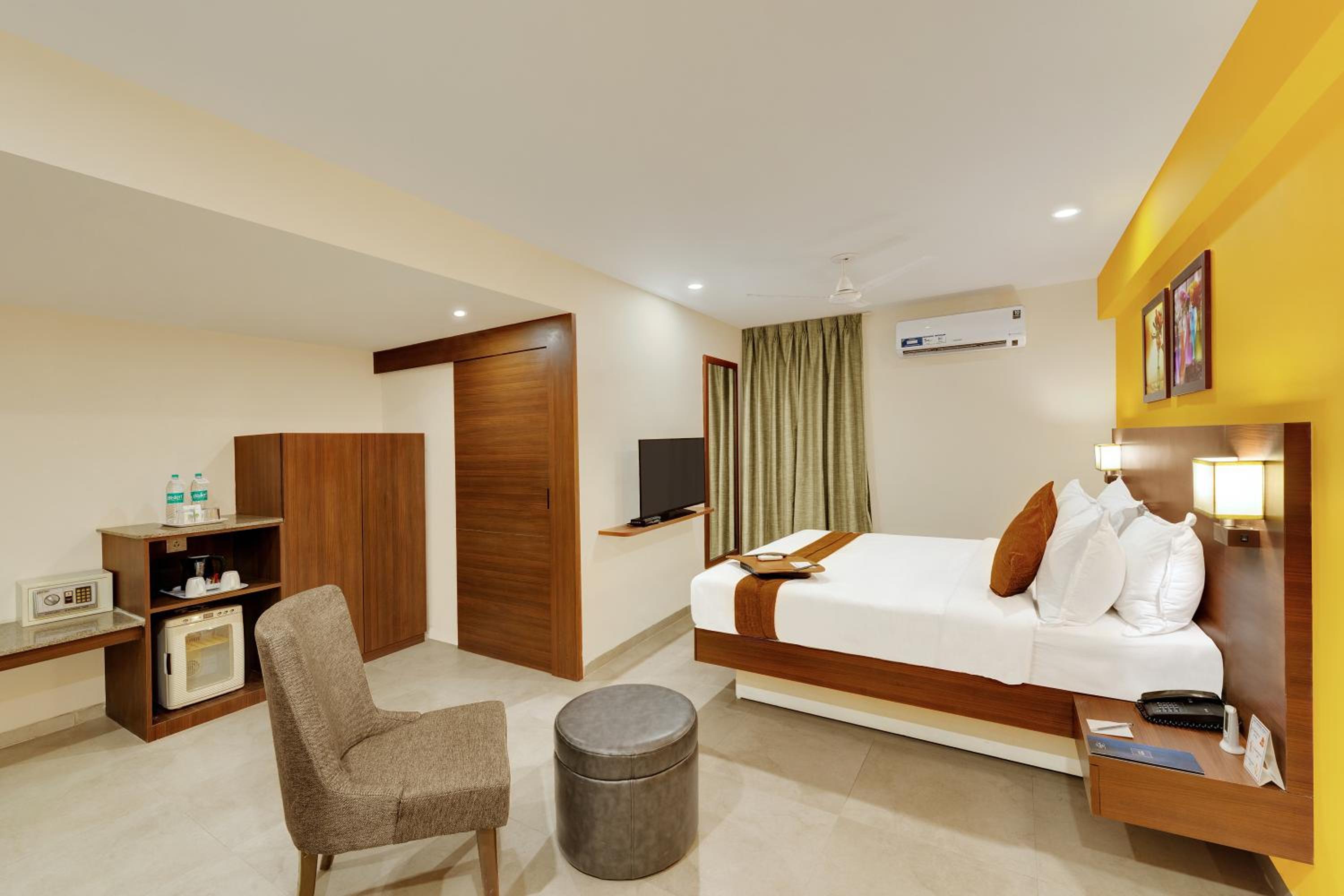 King Room - Non-Smoking photo 2