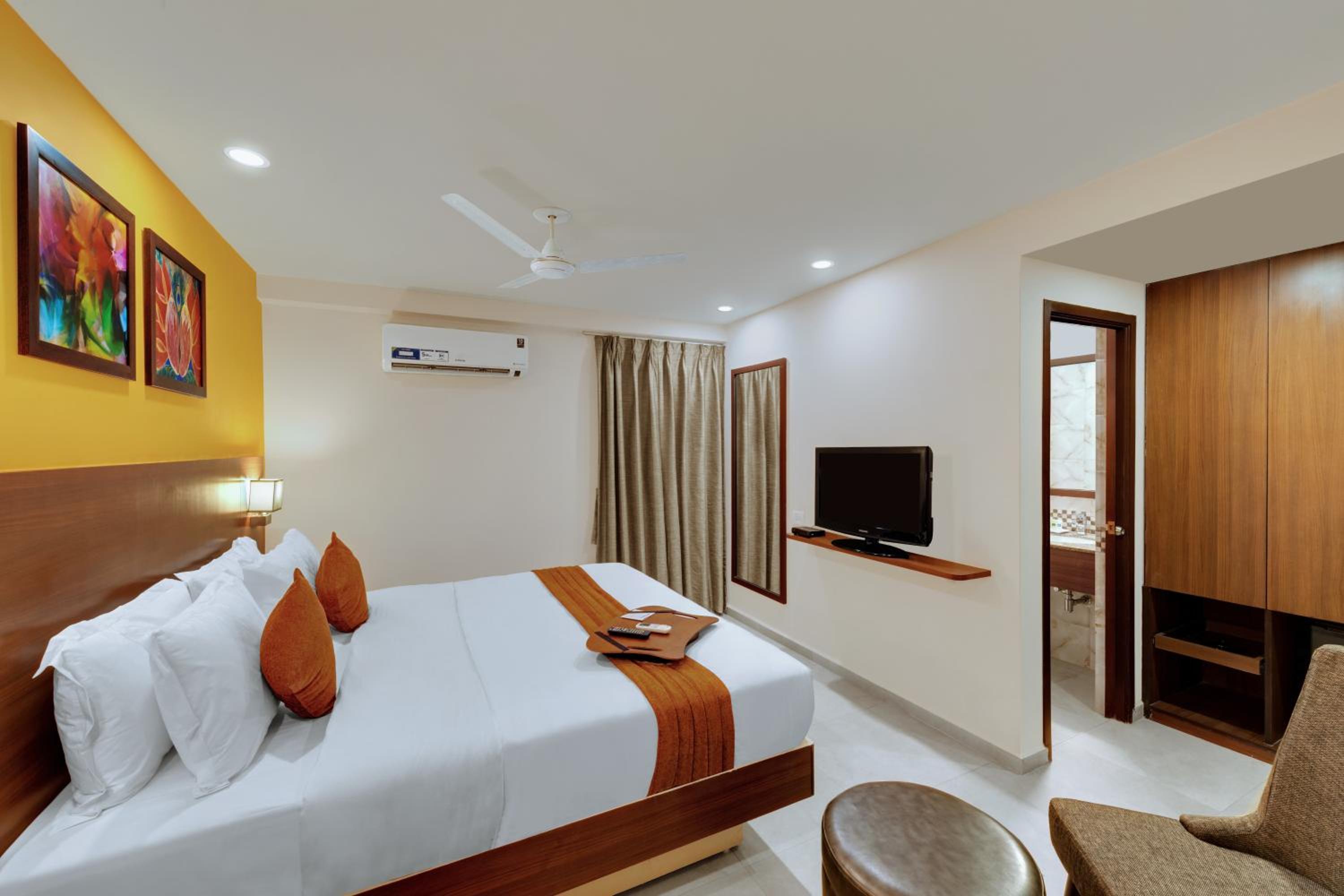 King Room - Non-Smoking photo 3