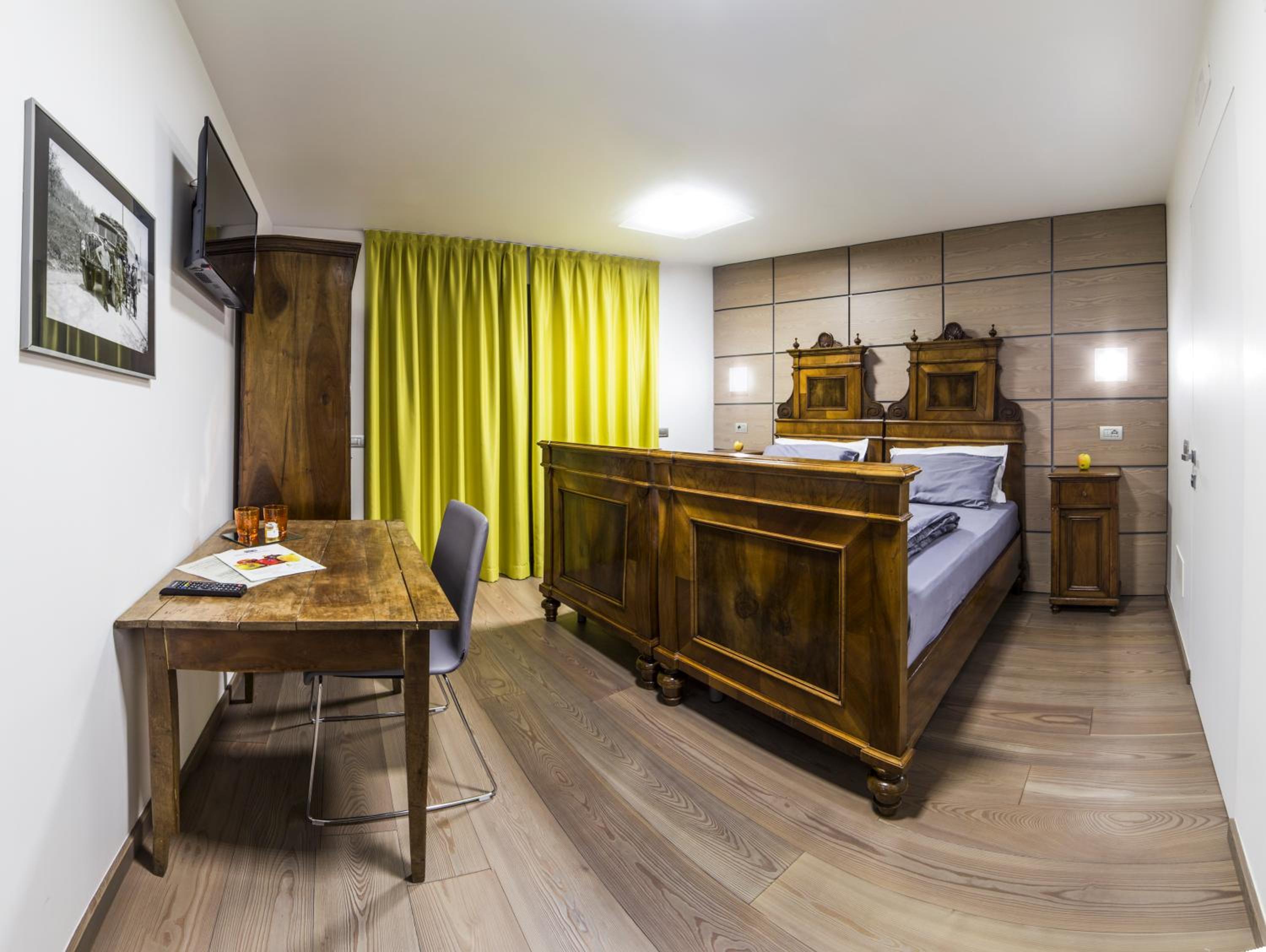Deluxe Double or Twin Room with Mountain View