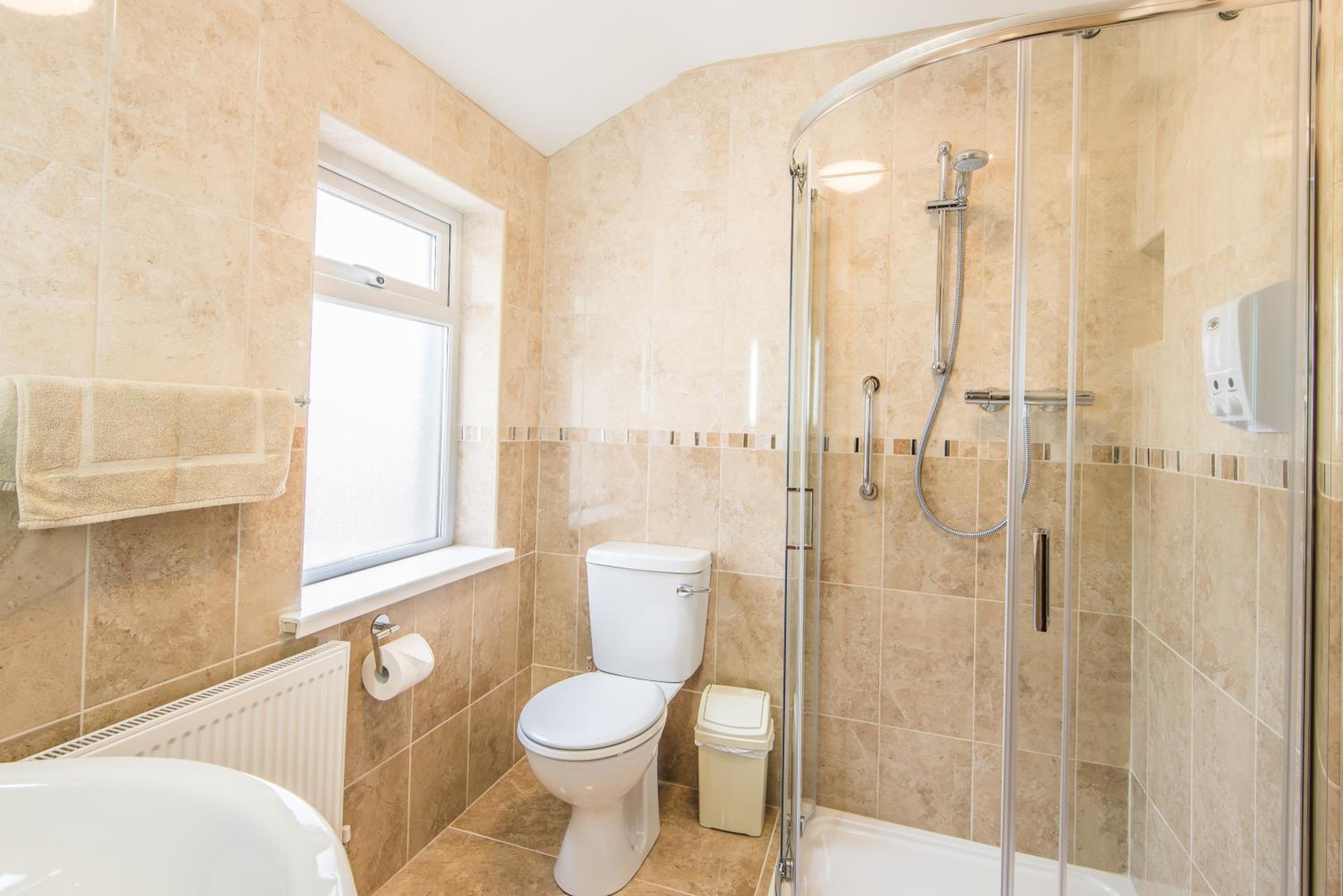 Double Room with Private Bathroom - Photo 4