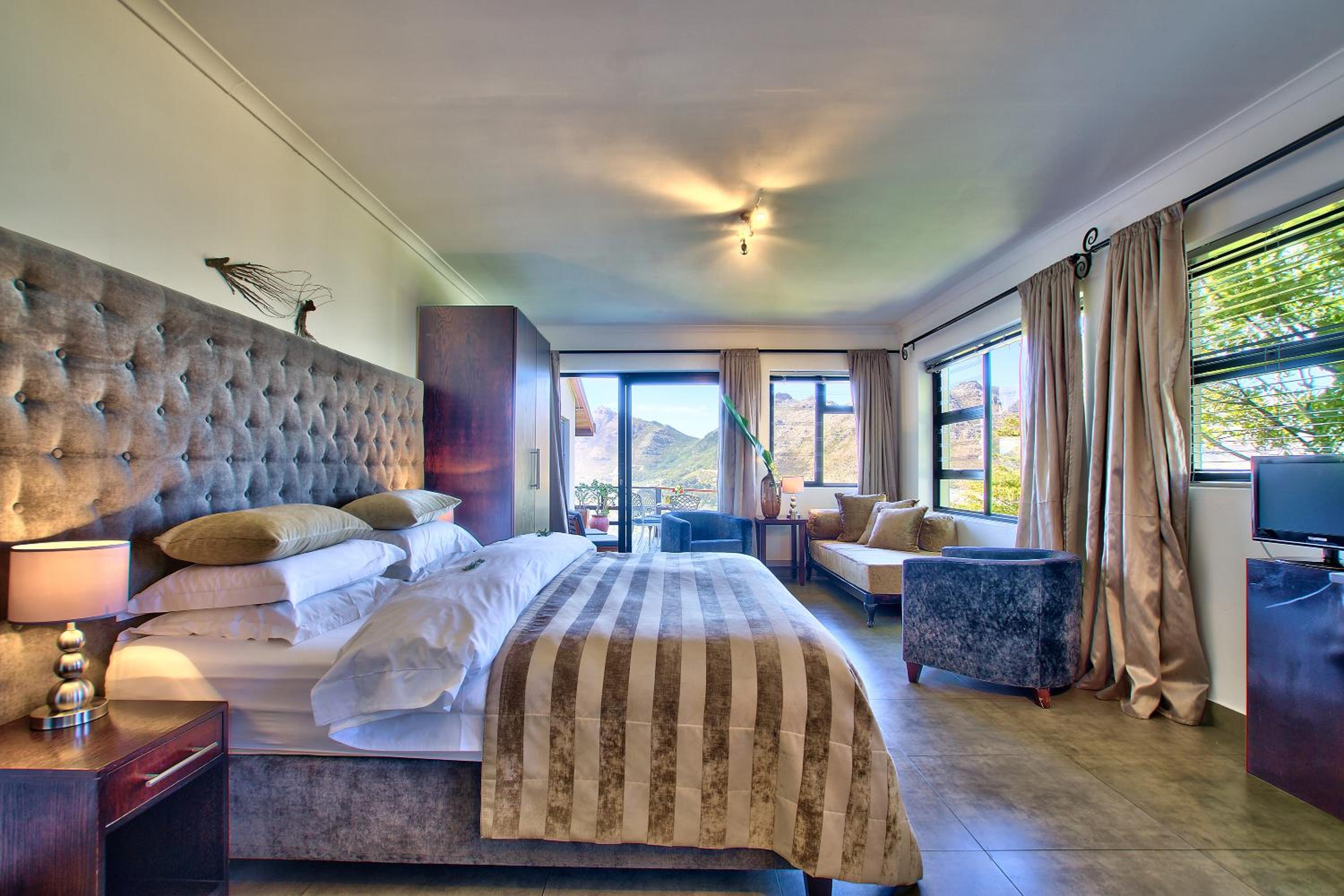 King Room with Sofa Bed