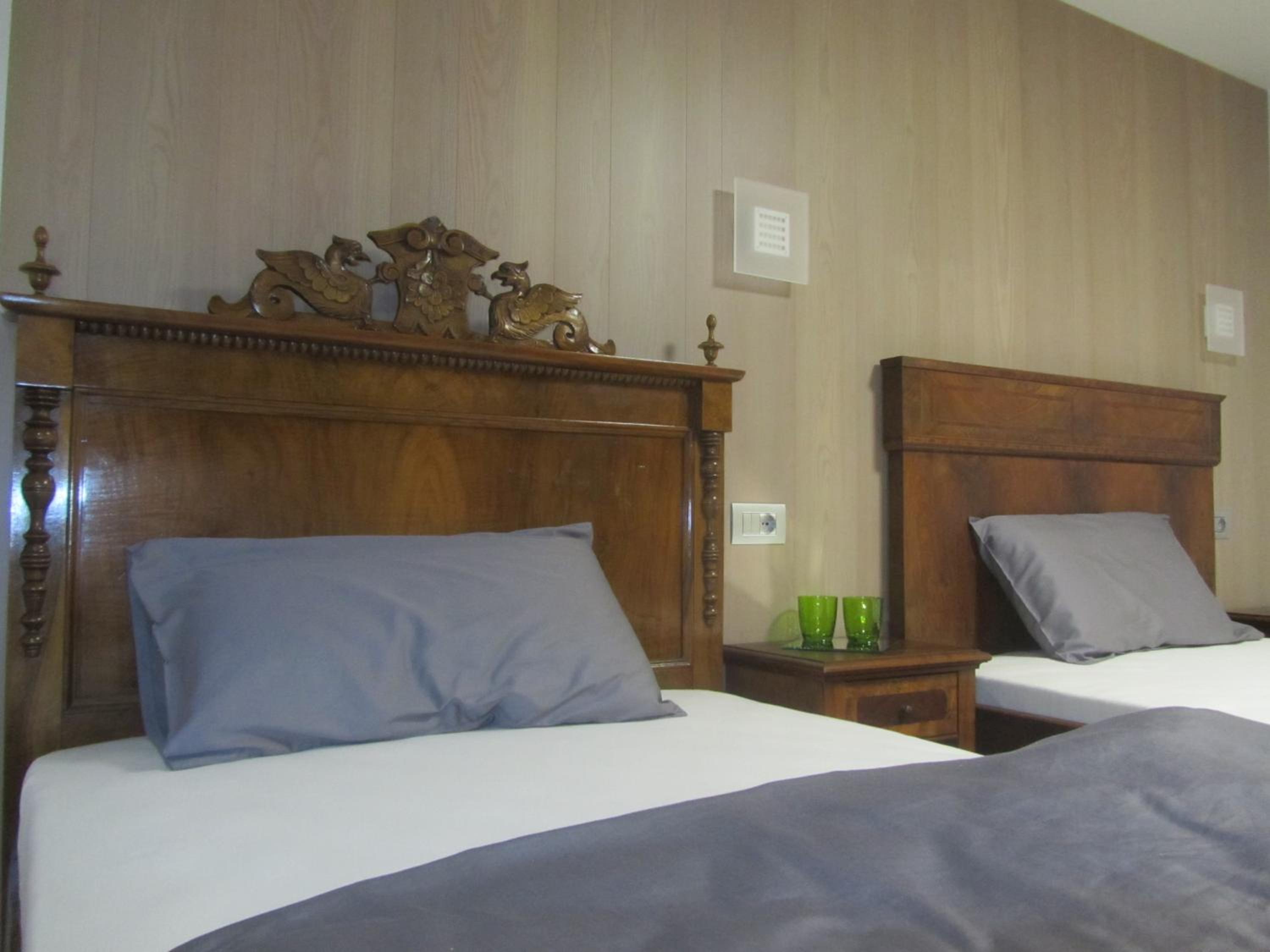 Queen Room photo 2