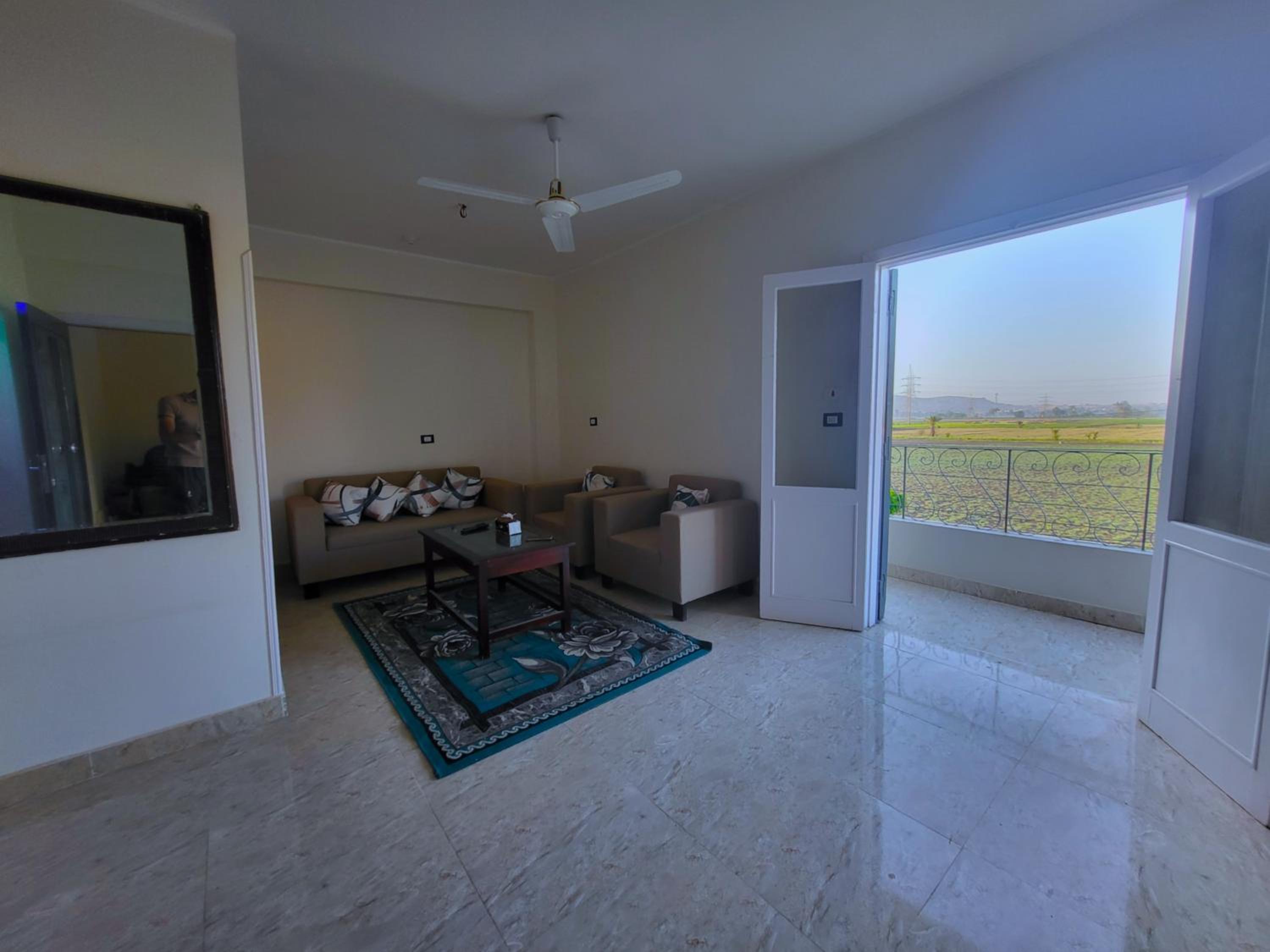 Family Two-Bedroom Apartment with View photo 3