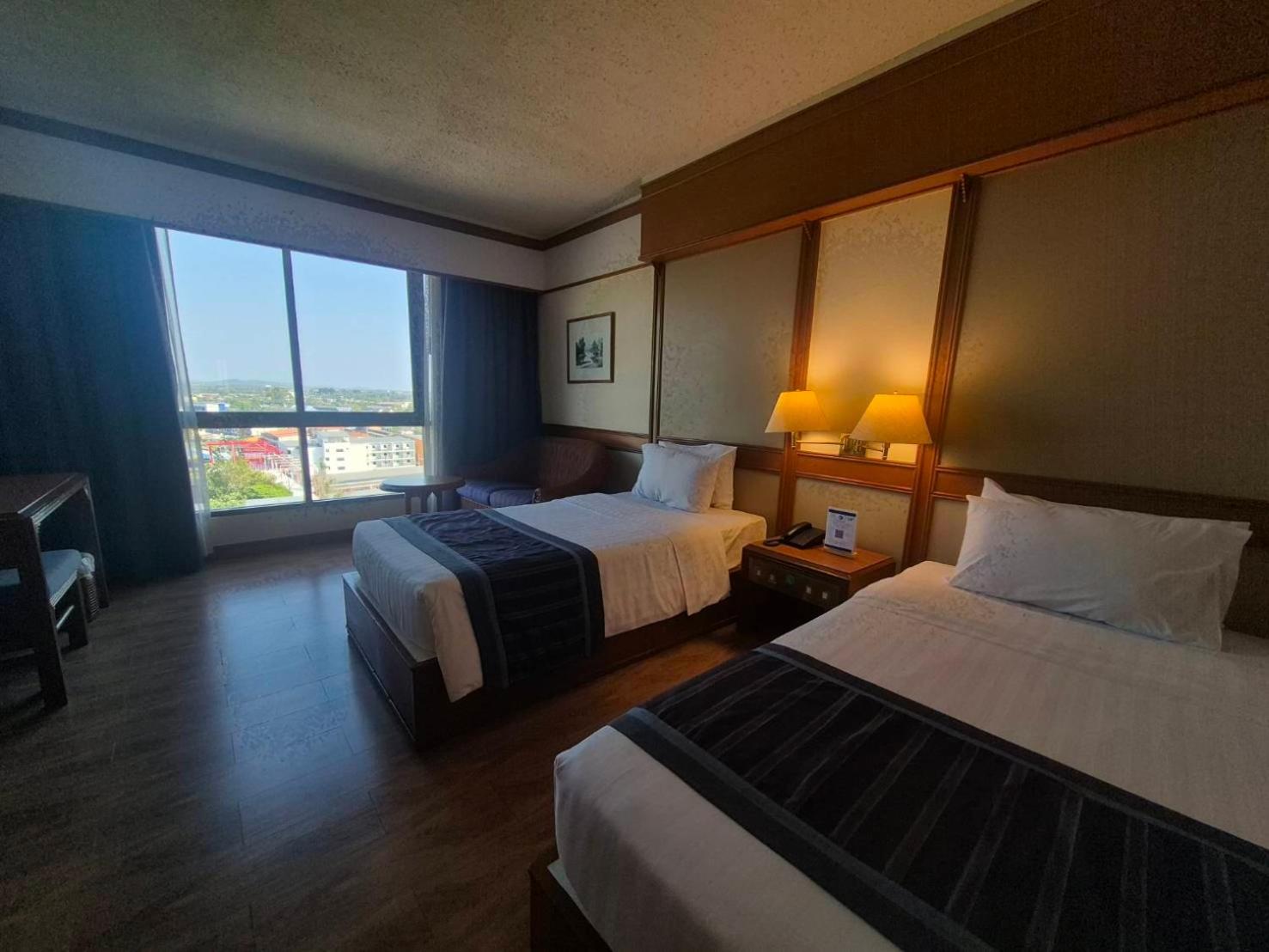 Superior Twin Room with City View