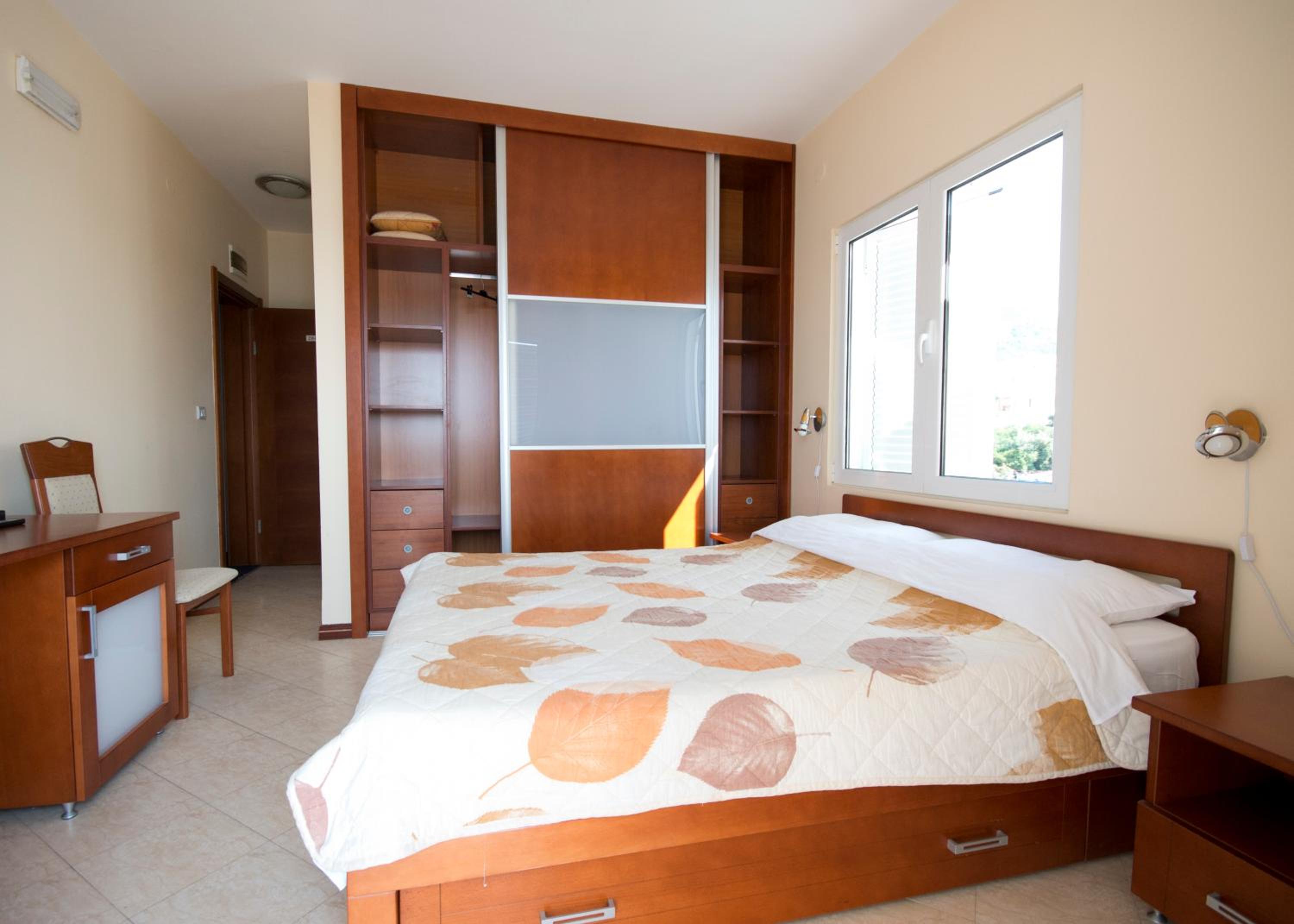 Double Room with Balcony and Sea View - Photo 3