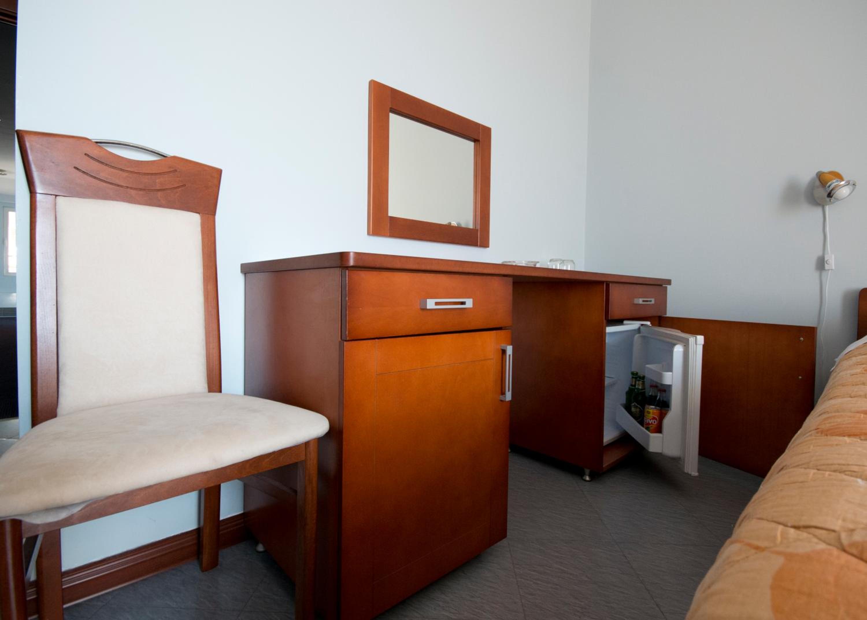 Double Room with Balcony and Sea View - Photo 15