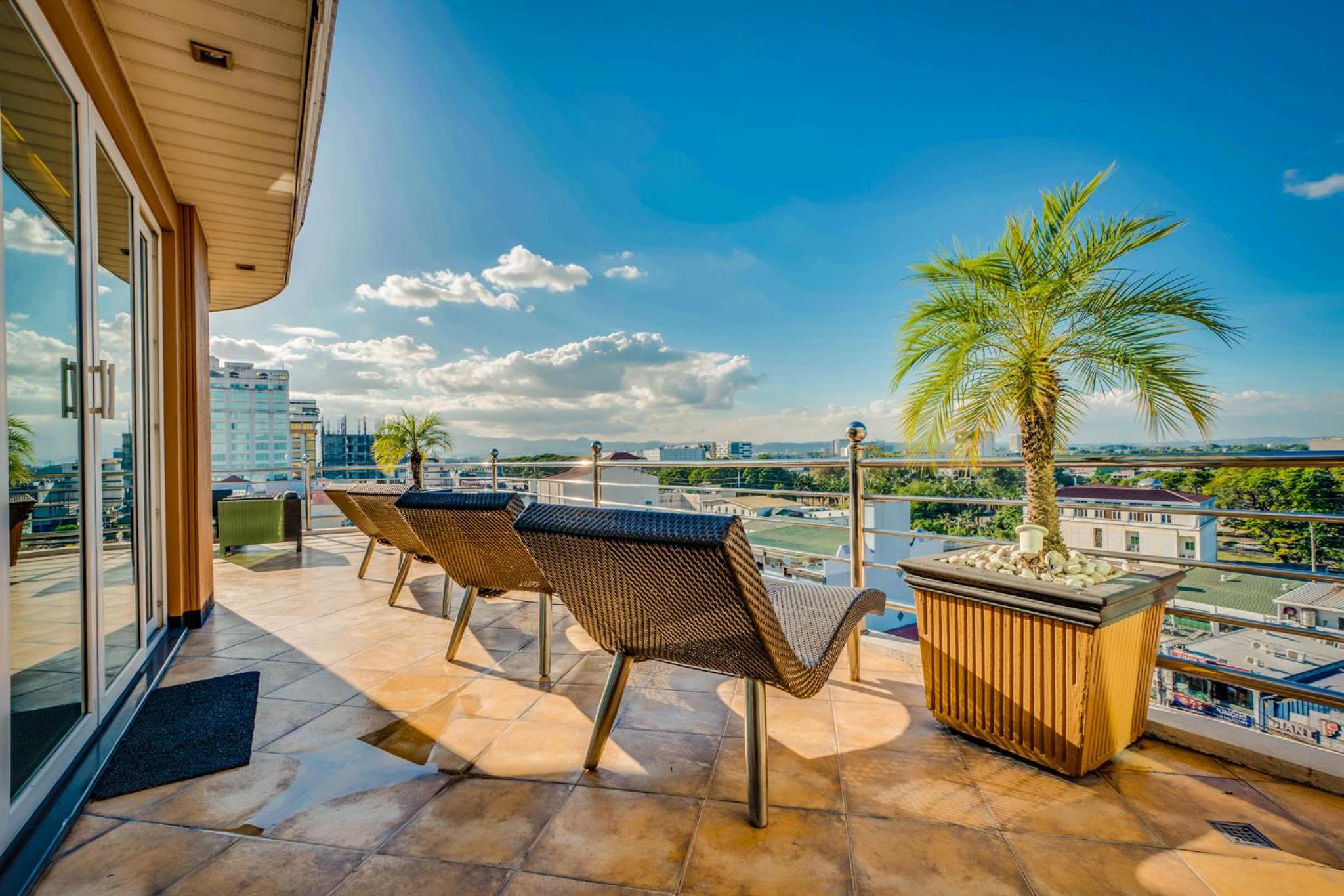 Two-Bedroom Penthouse Apartment - Photo 1