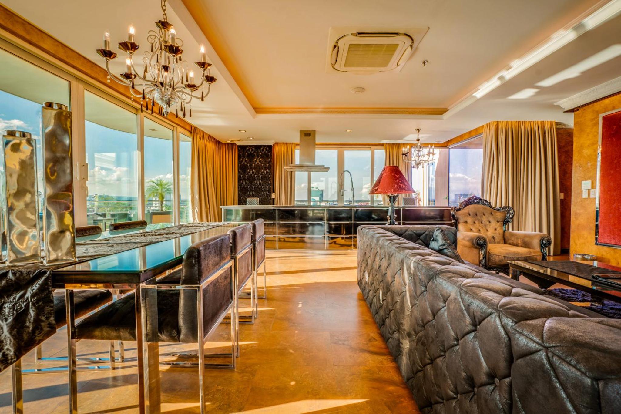 Two-Bedroom Penthouse Apartment - Photo 2
