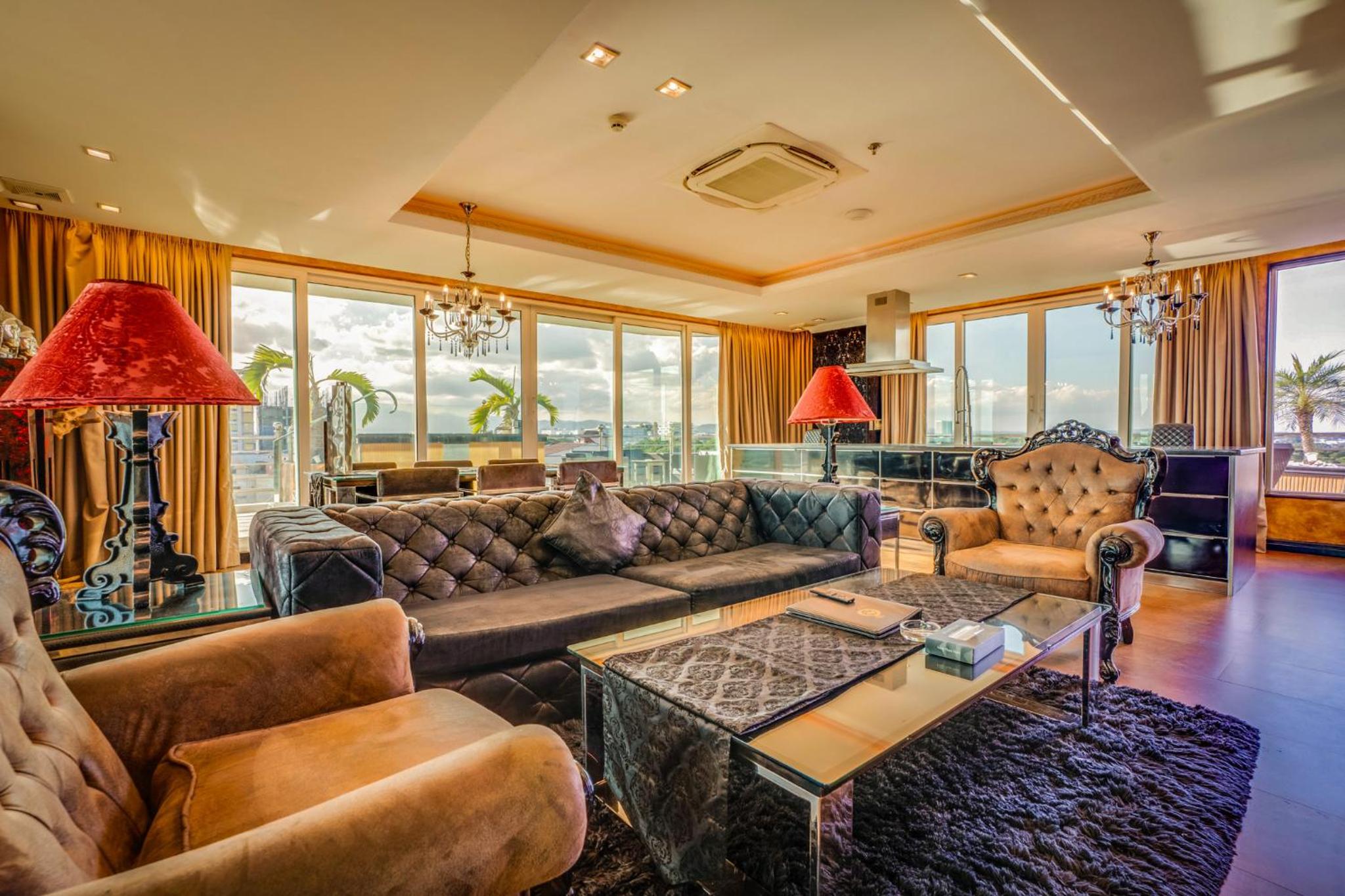 Two-Bedroom Penthouse Apartment - Photo 3