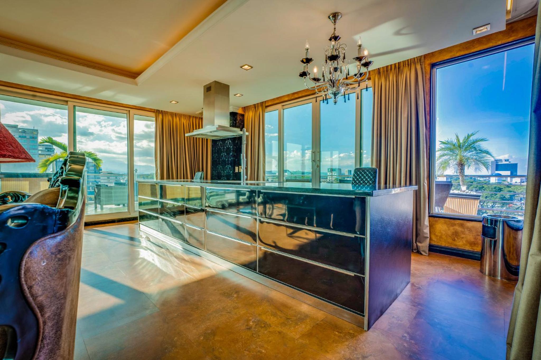 Two-Bedroom Penthouse Apartment - Photo 4