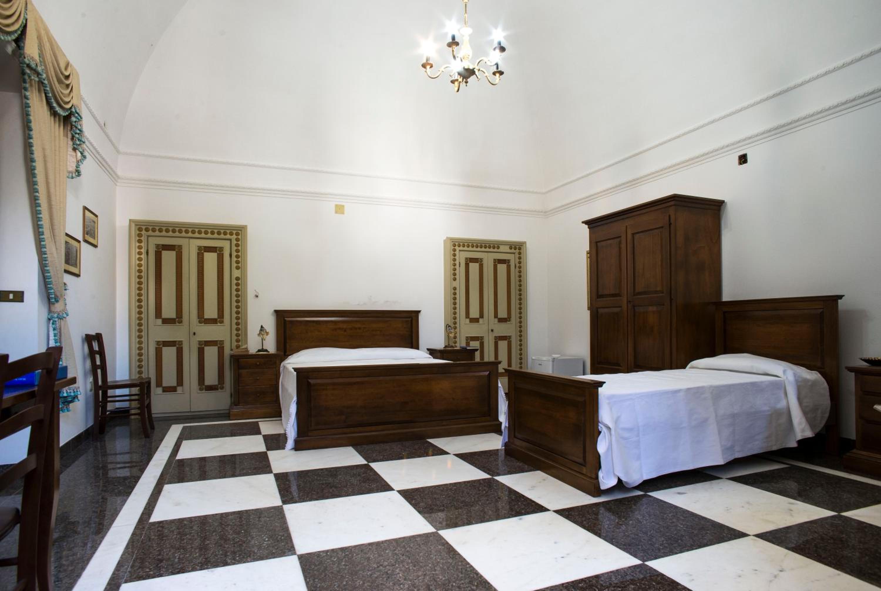 Standard Triple Room - Photo 15