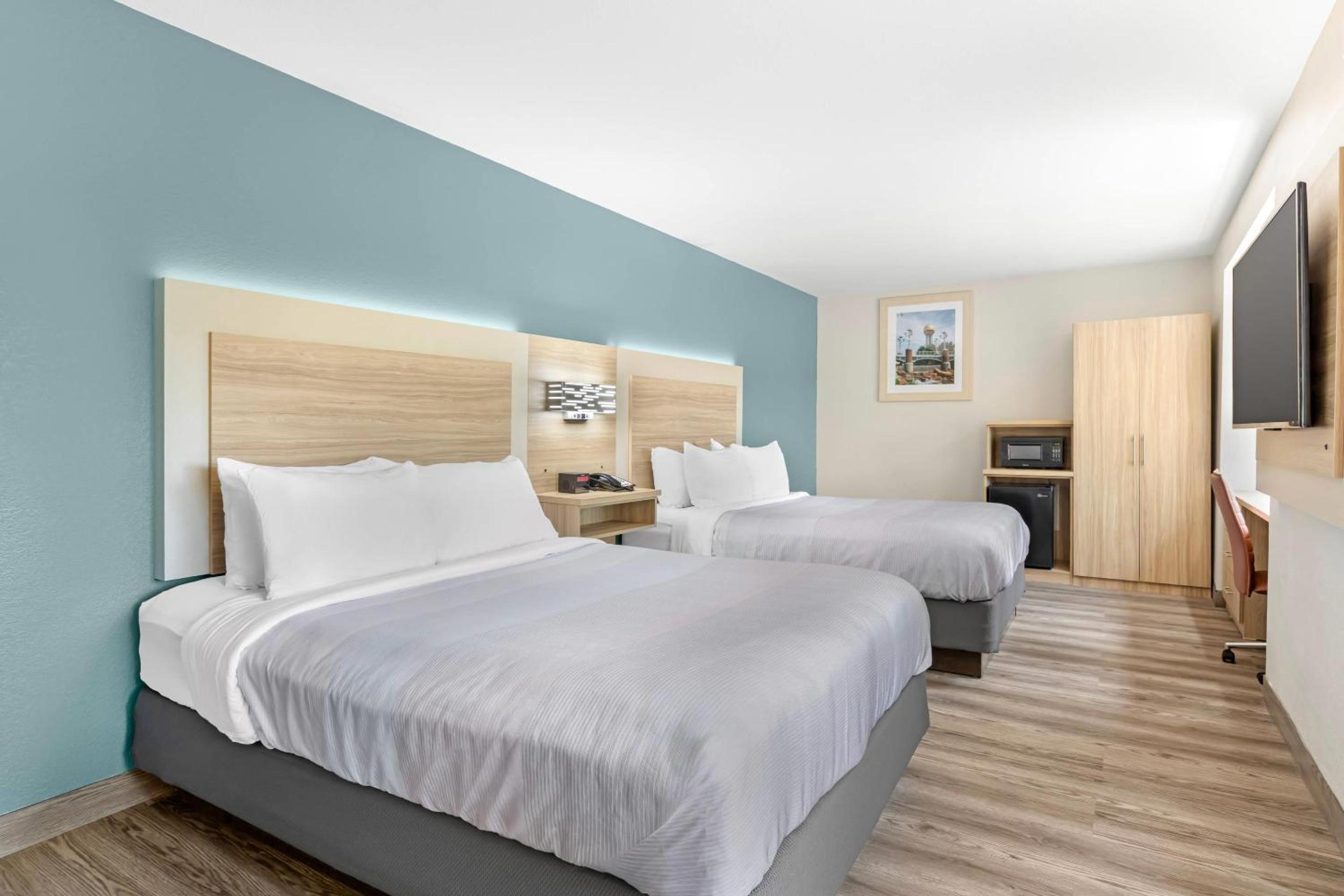 Queen Room with Two Queen Beds - Non Smoking  - Photo 1