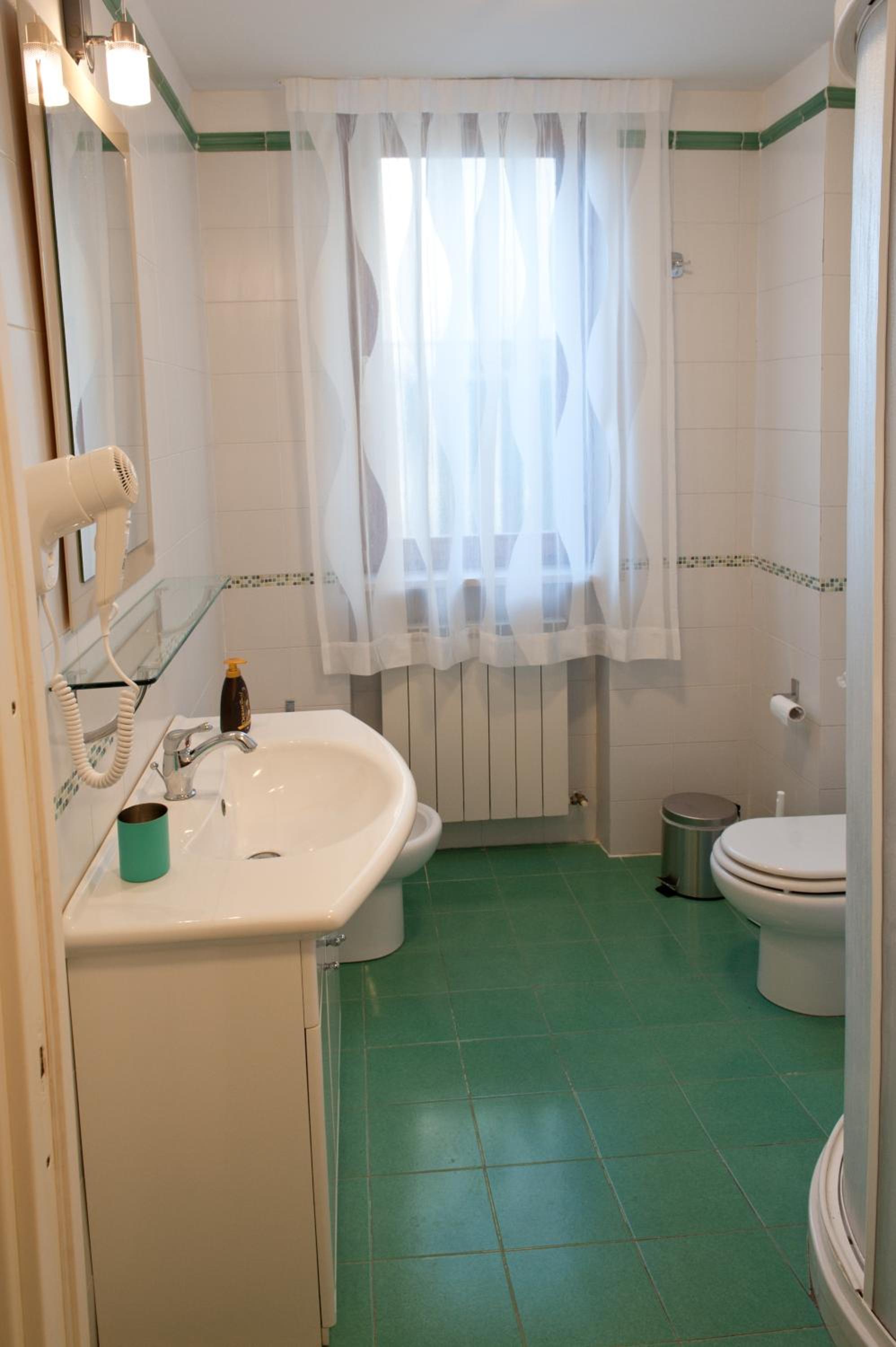 Twin Room - Photo 5