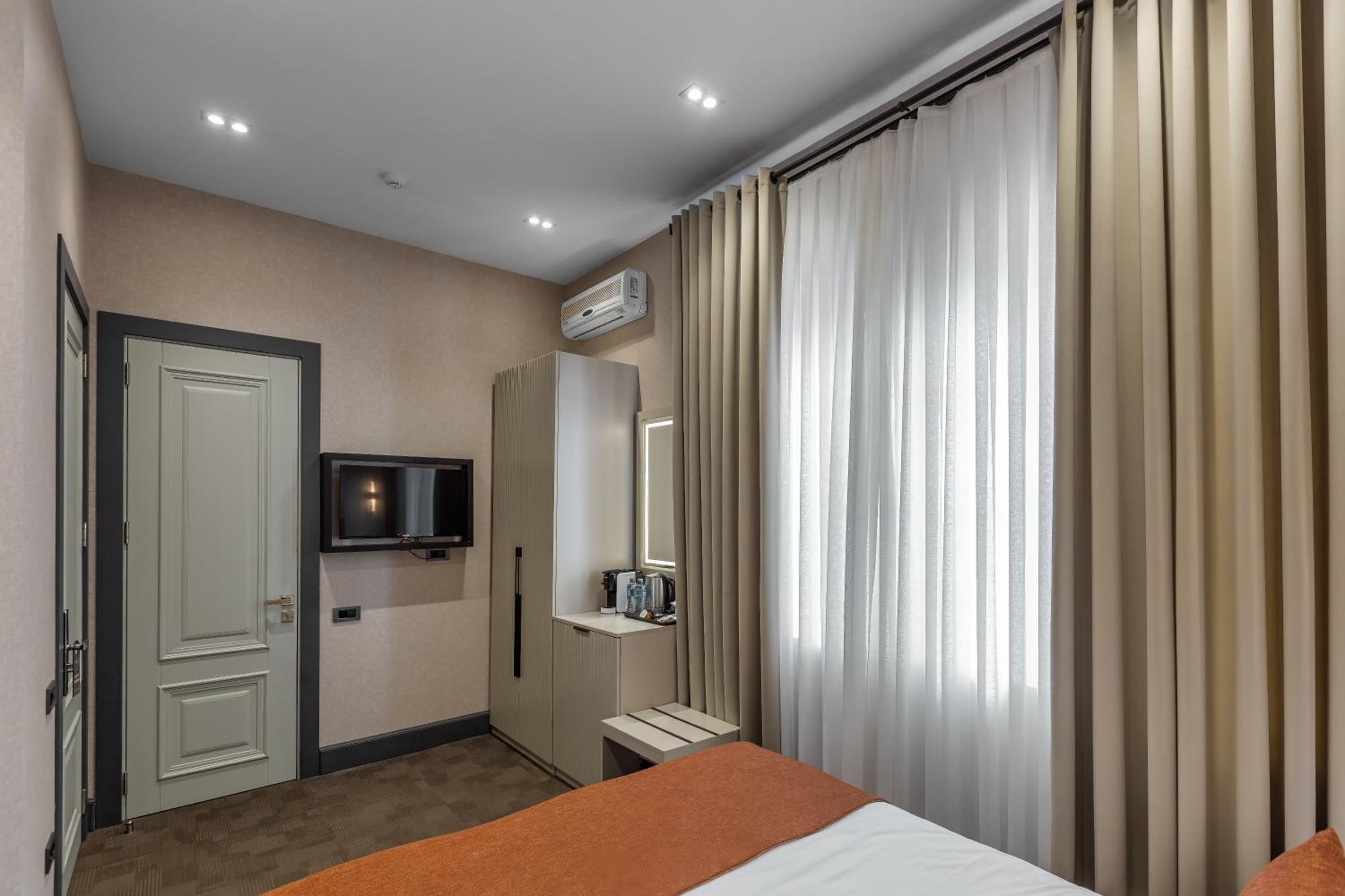 Standard Double Room photo 3