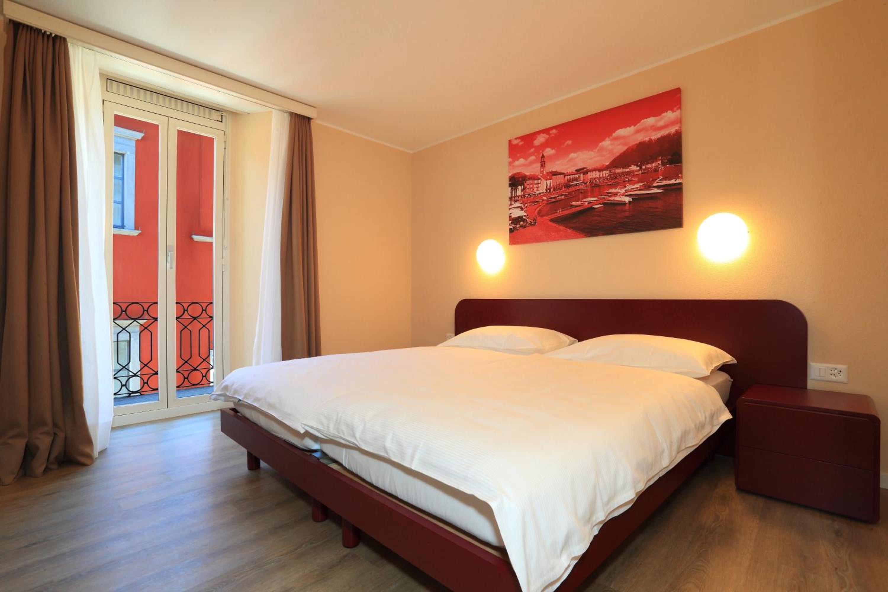 Twin Room with Balcony and Lateral Lake View  photo 1