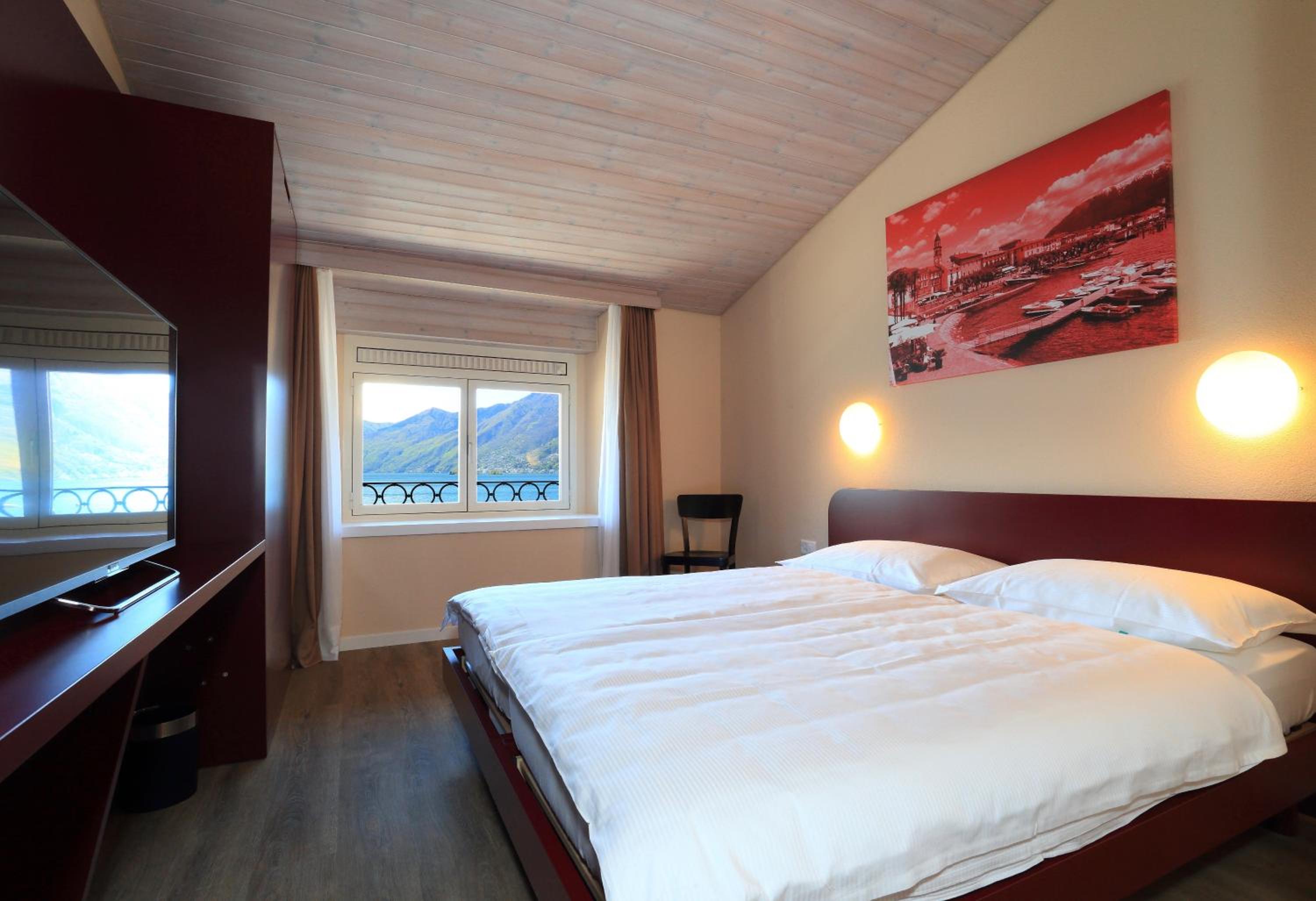 Twin Room with Lake View photo 2