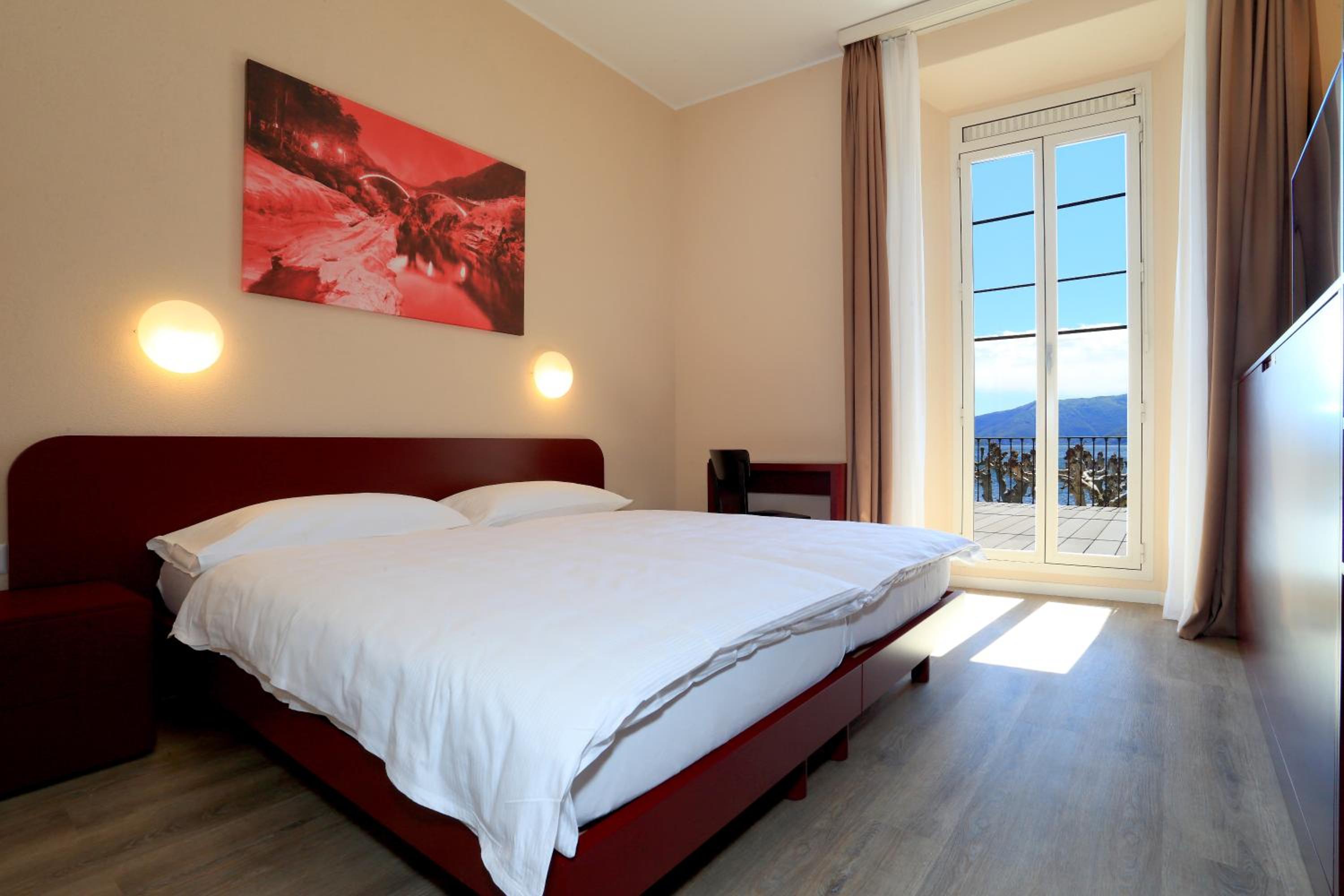 Twin Room with Balcony and Lake View photo 1