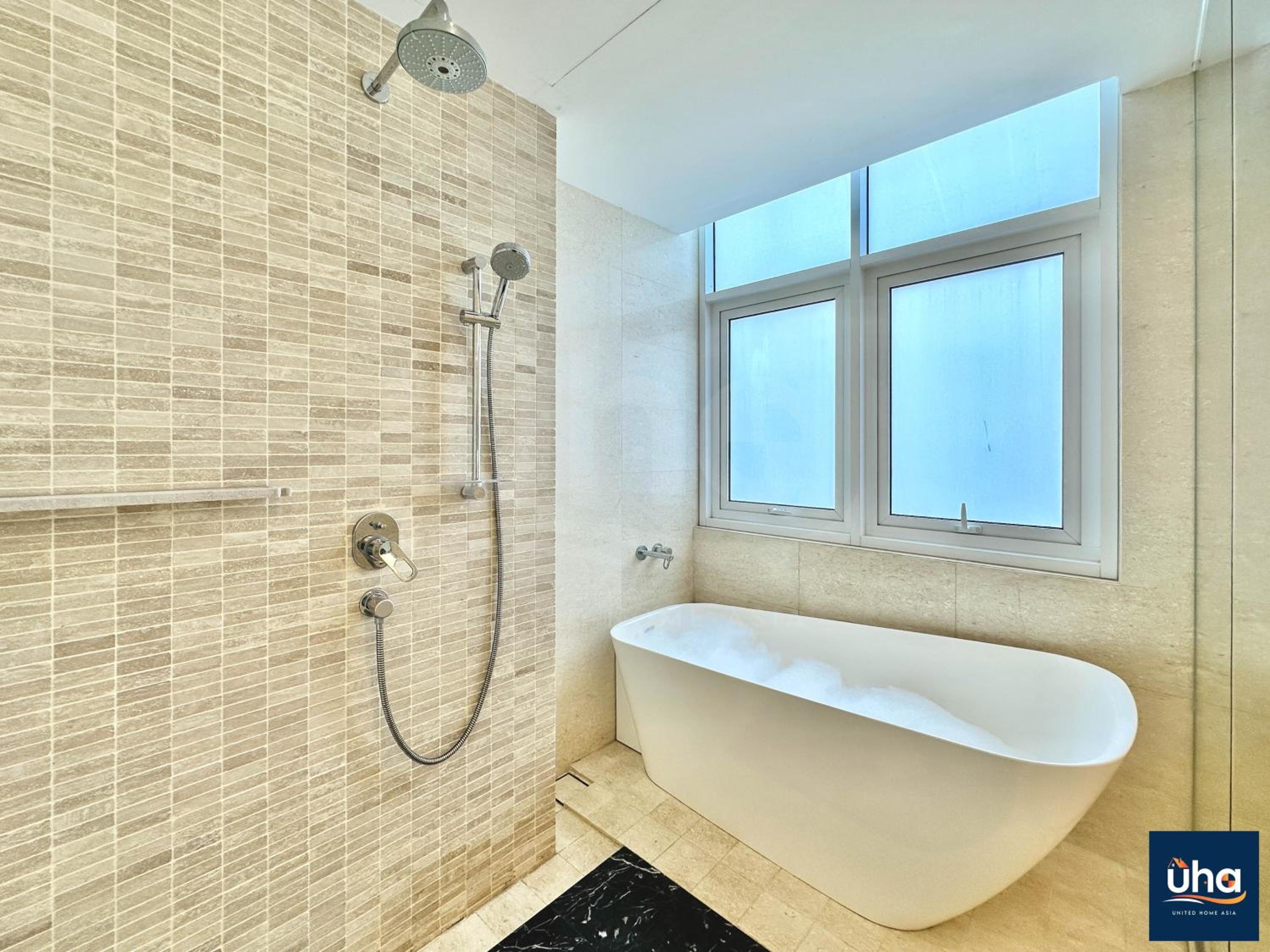 Family Two-Bedroom Apartment with View photo 3