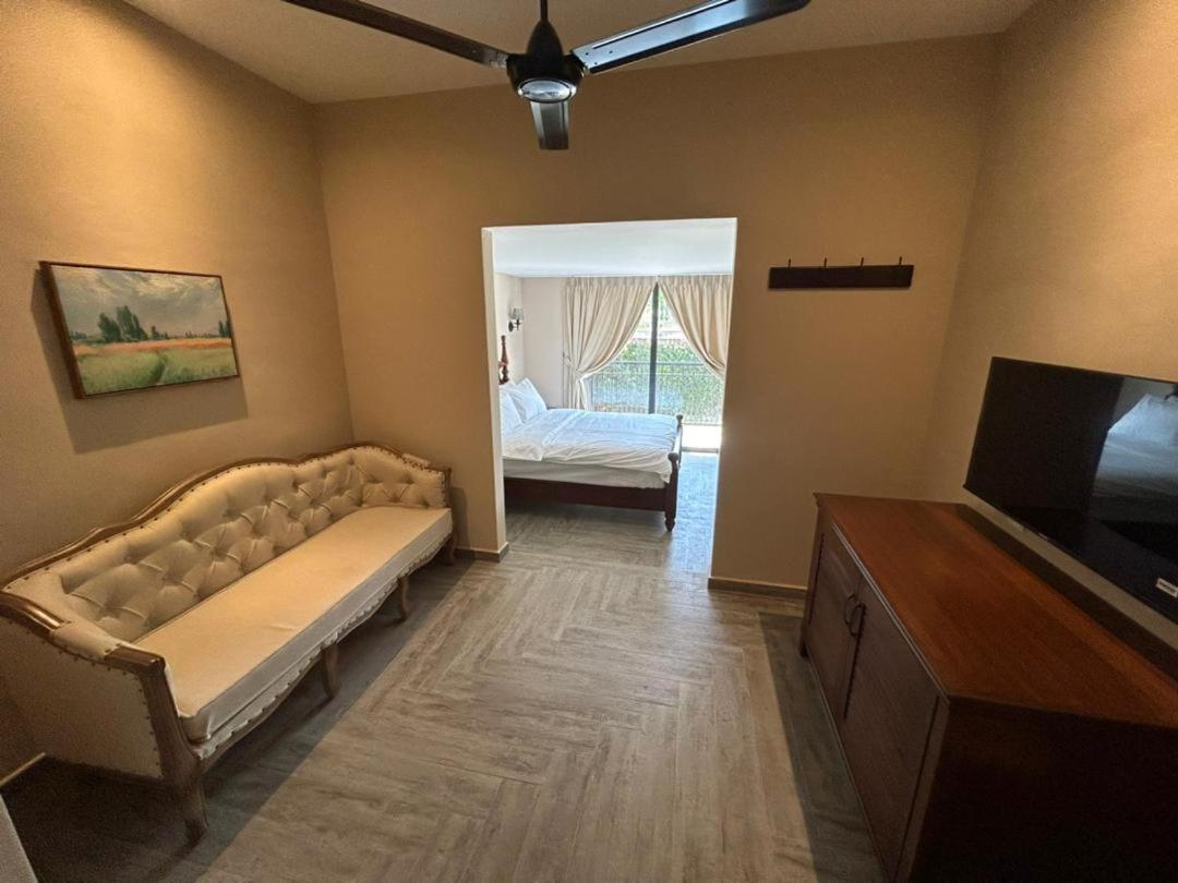 Deluxe Suite - Photo 3